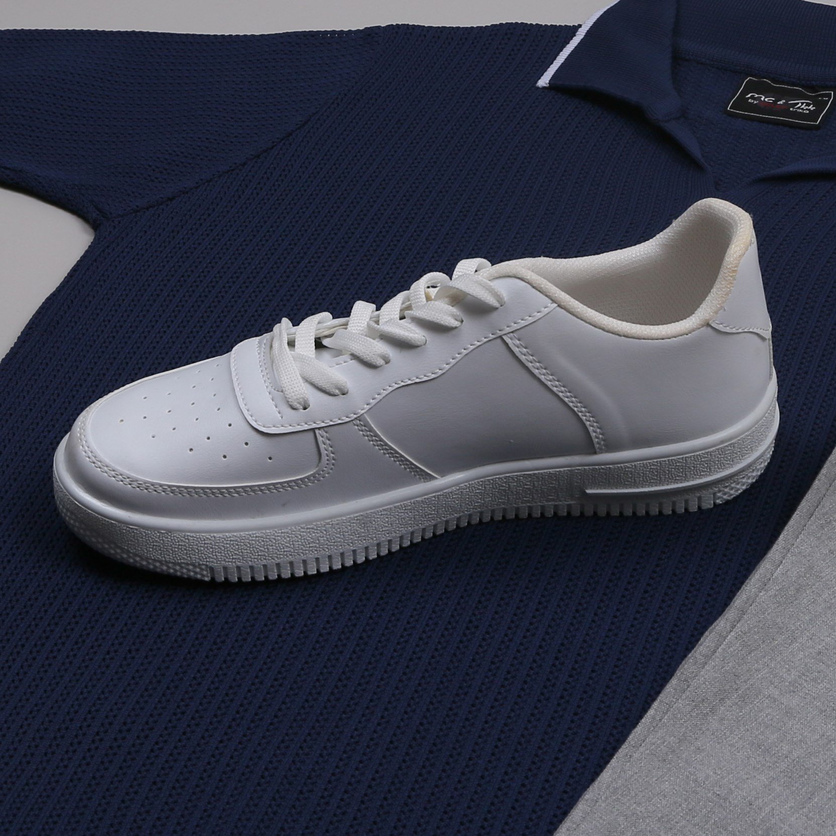 LacivertTriko Polo Yaka Tişört Gri kumaş pantolon  ayakkabı Kombin