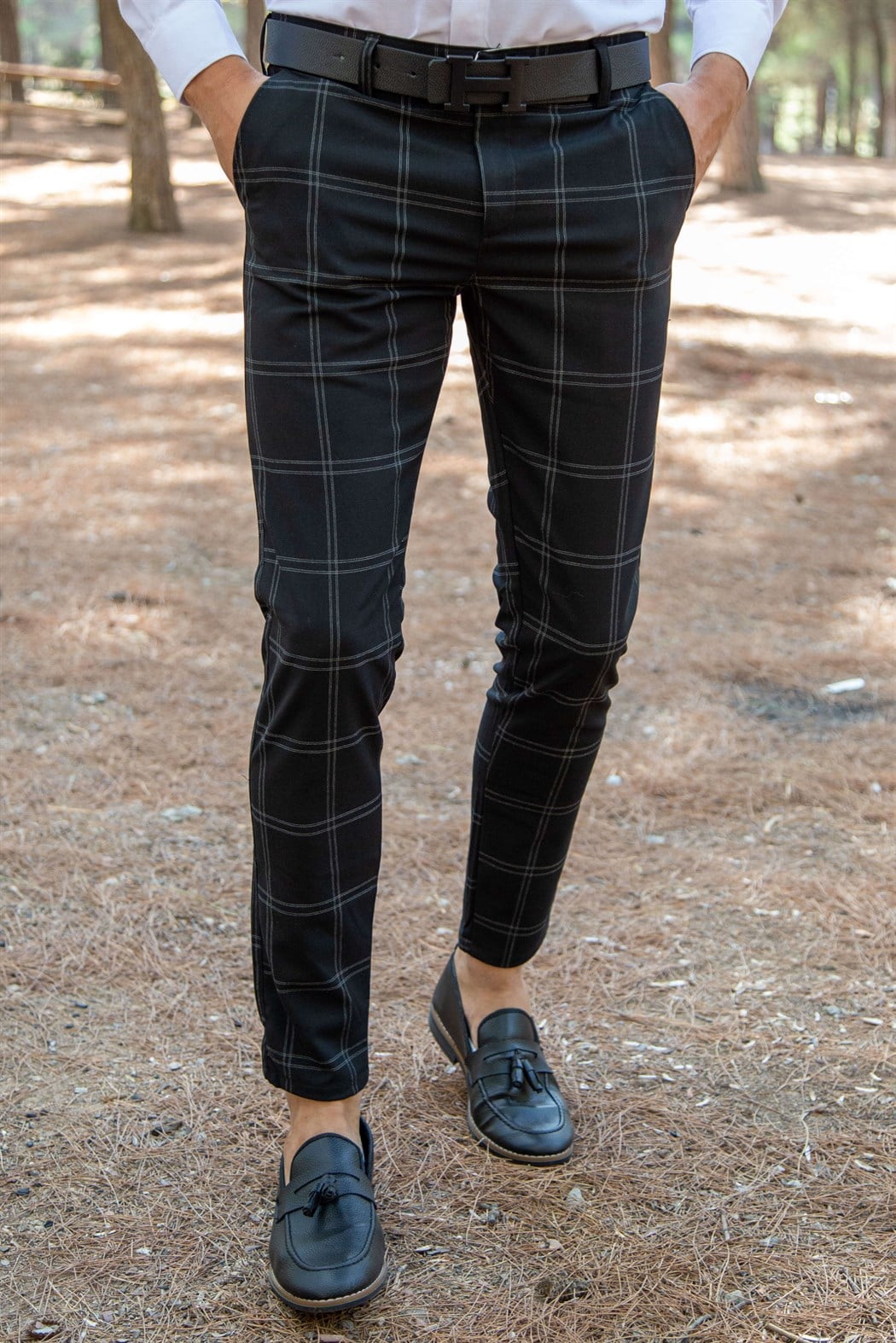 Likralı beyaz ekoseli siyah kumaş pantolon