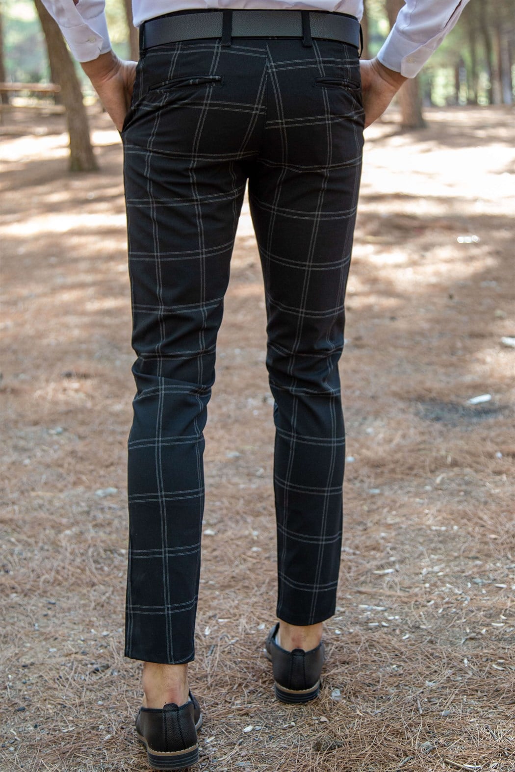 Likralı beyaz ekoseli siyah kumaş pantolon