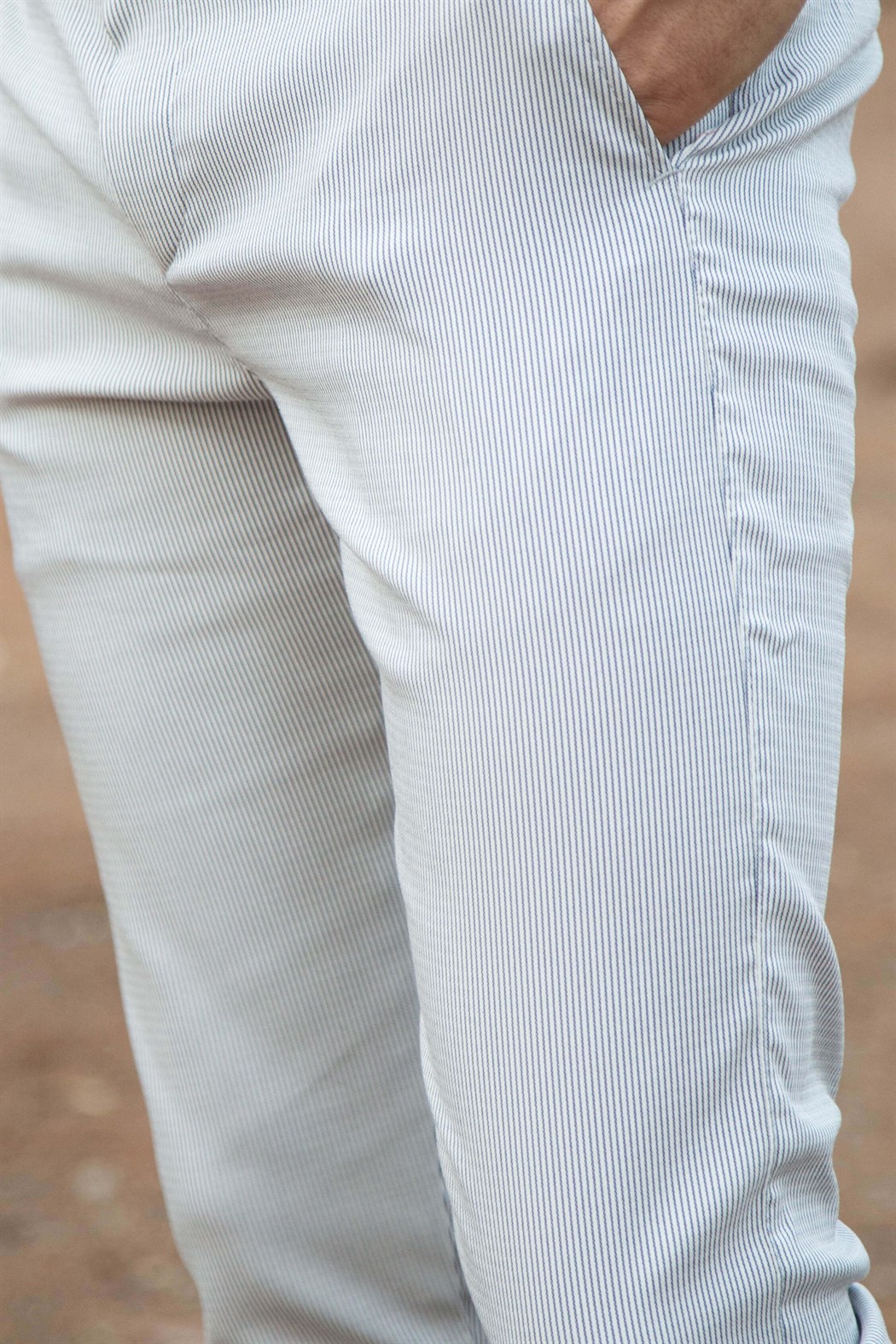 Likralı slim fit çizgili yan cep detaylı beyaz pantolon