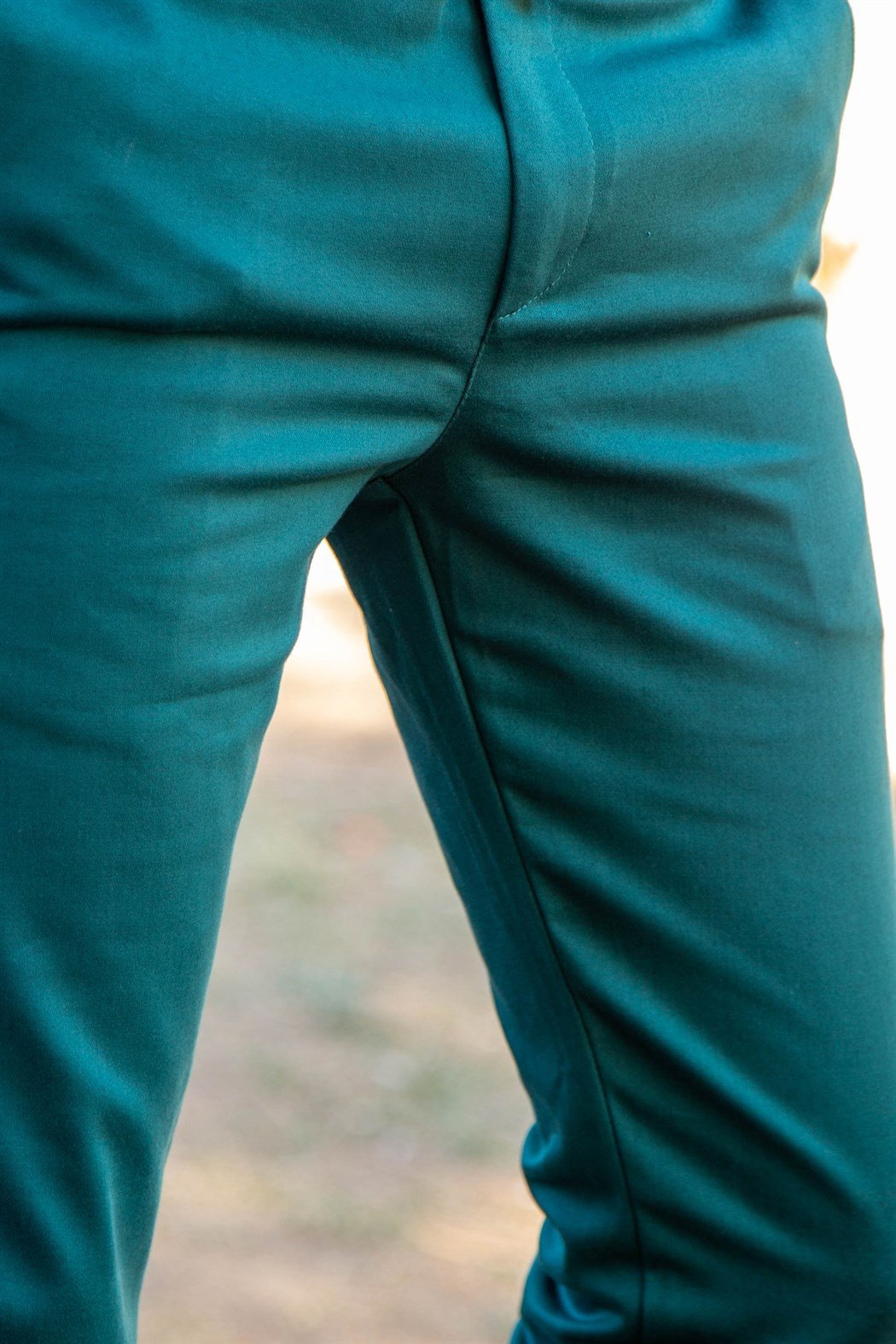 Likralı yan cep detaylı koyu yeşil kumaş pantolon