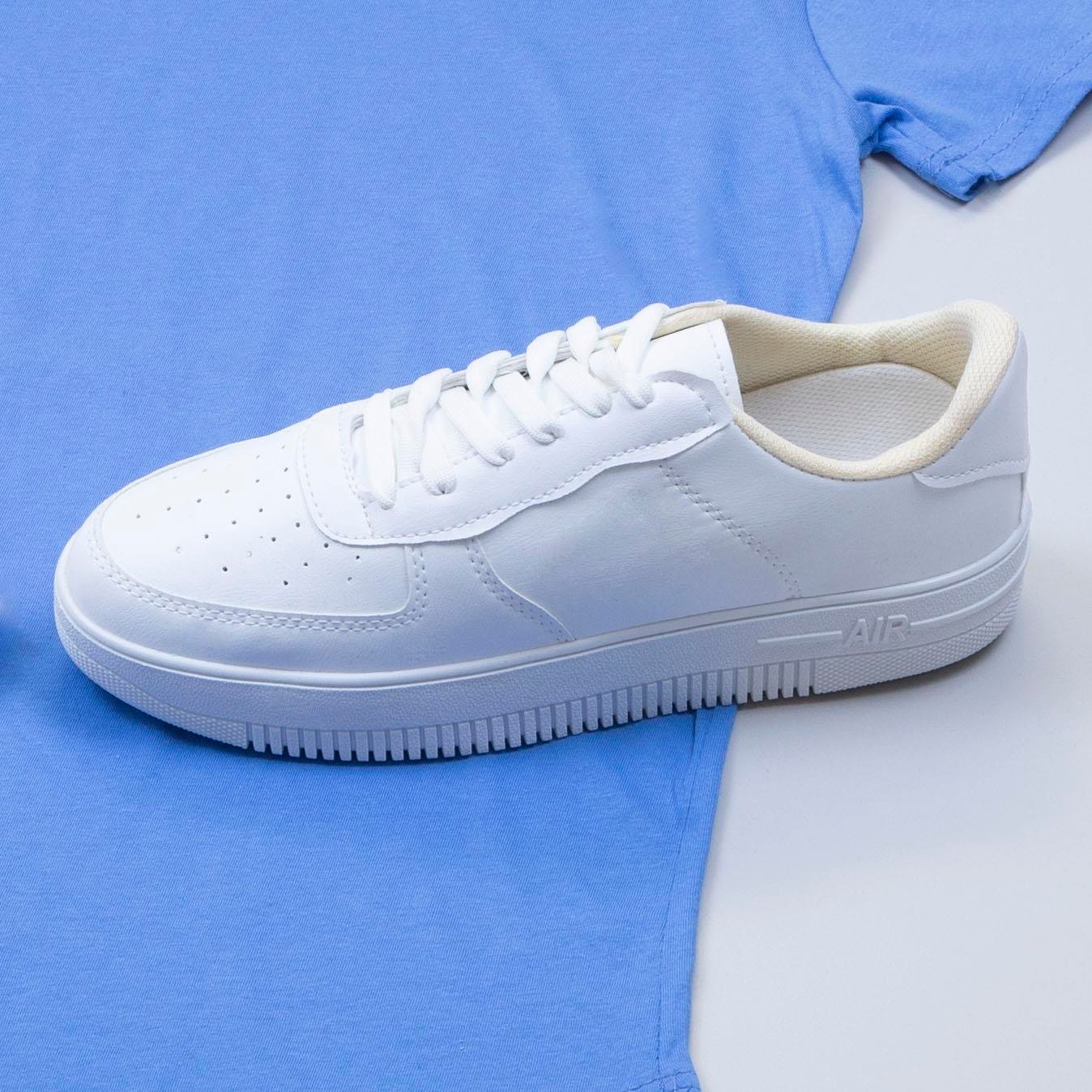 Mavi Basic Tişört Pantolon Ayakkabı Kombin