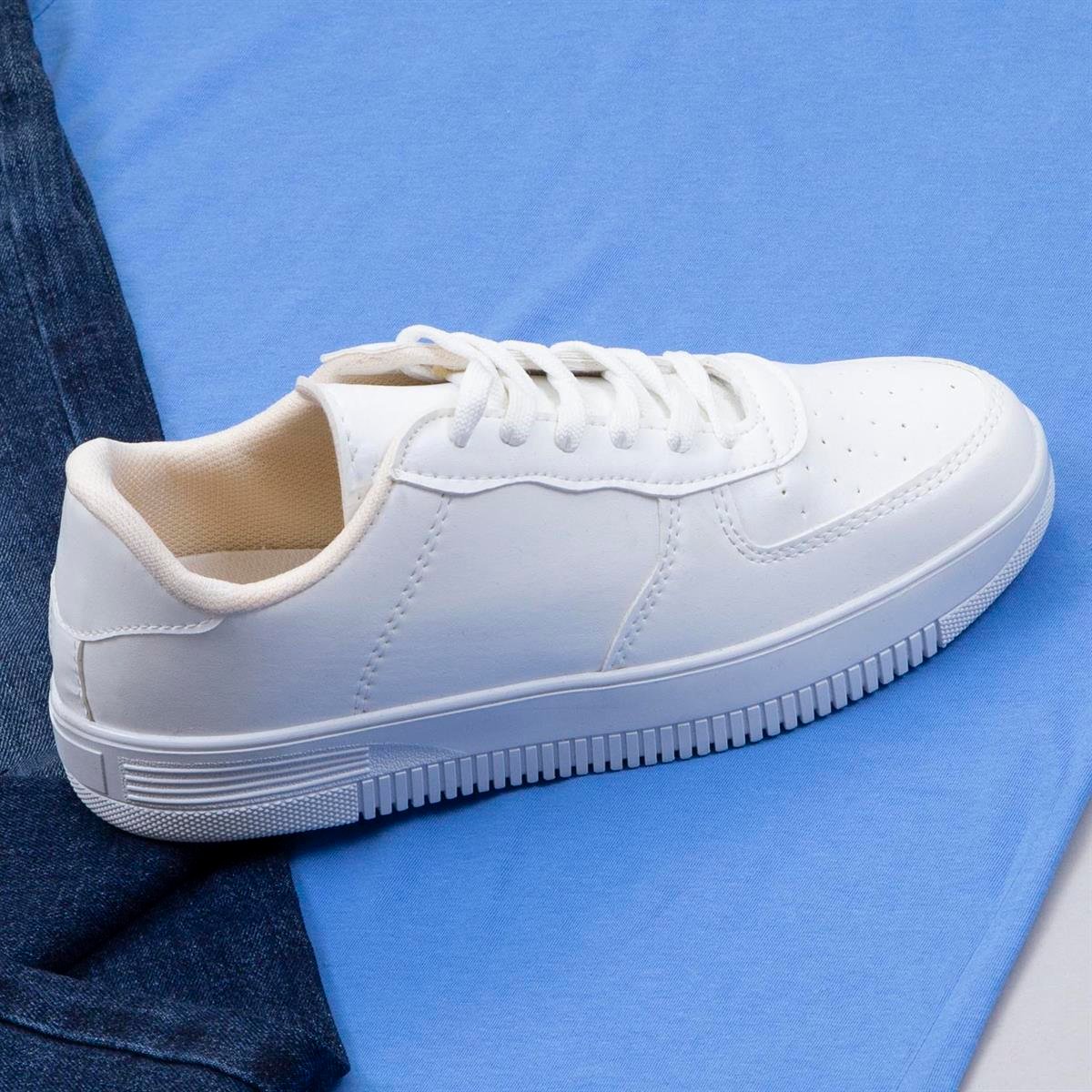 Mavi Basic Tişört Pantolon Ayakkabı Kombin