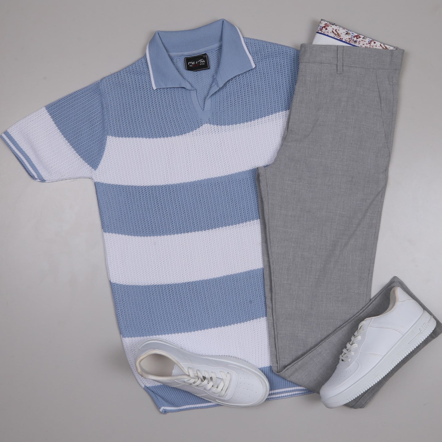 mavi çizgili Triko Polo Yaka Tişört gri kumaş  pantolon  ayakkabı Kombin