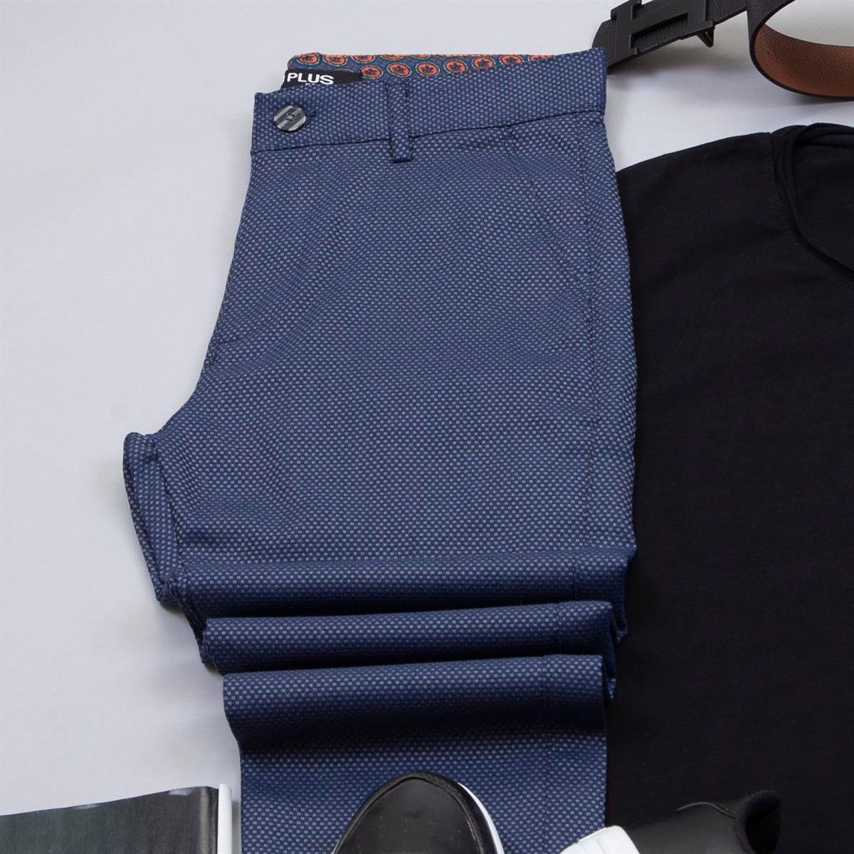 Mavi Ekoseli Blazer Ceket Tişört Pantolon Ayakkabı Kombin