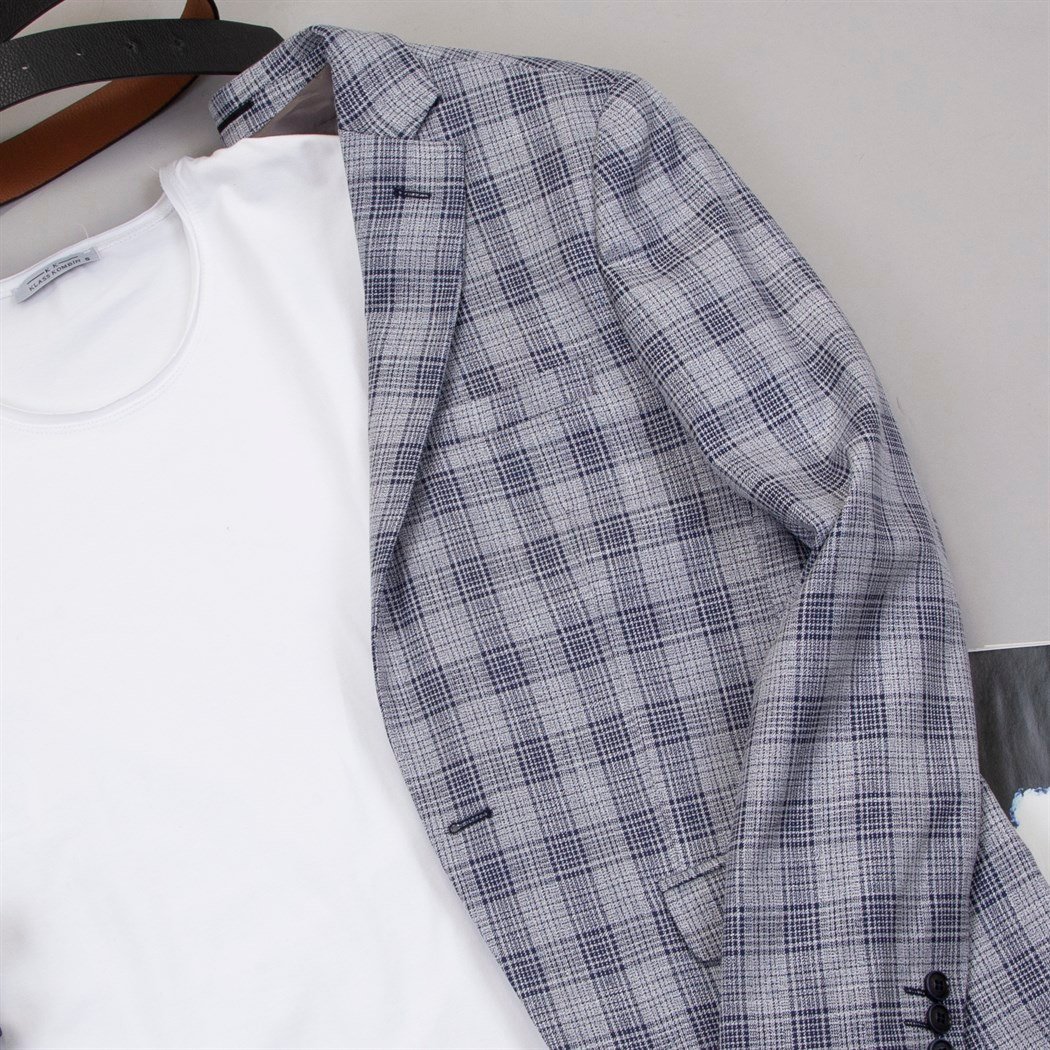 Mavi Ekoseli Blazer Ceket Tişört Pantolon Ayakkabı Kombin