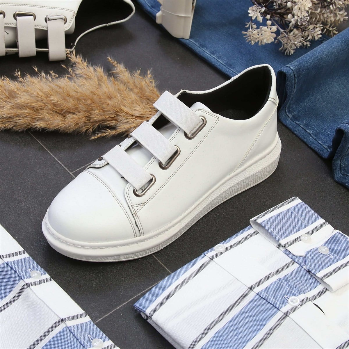 Mavi Gömlek Lacivert Kot Pantolon Ayakkabı Kombini