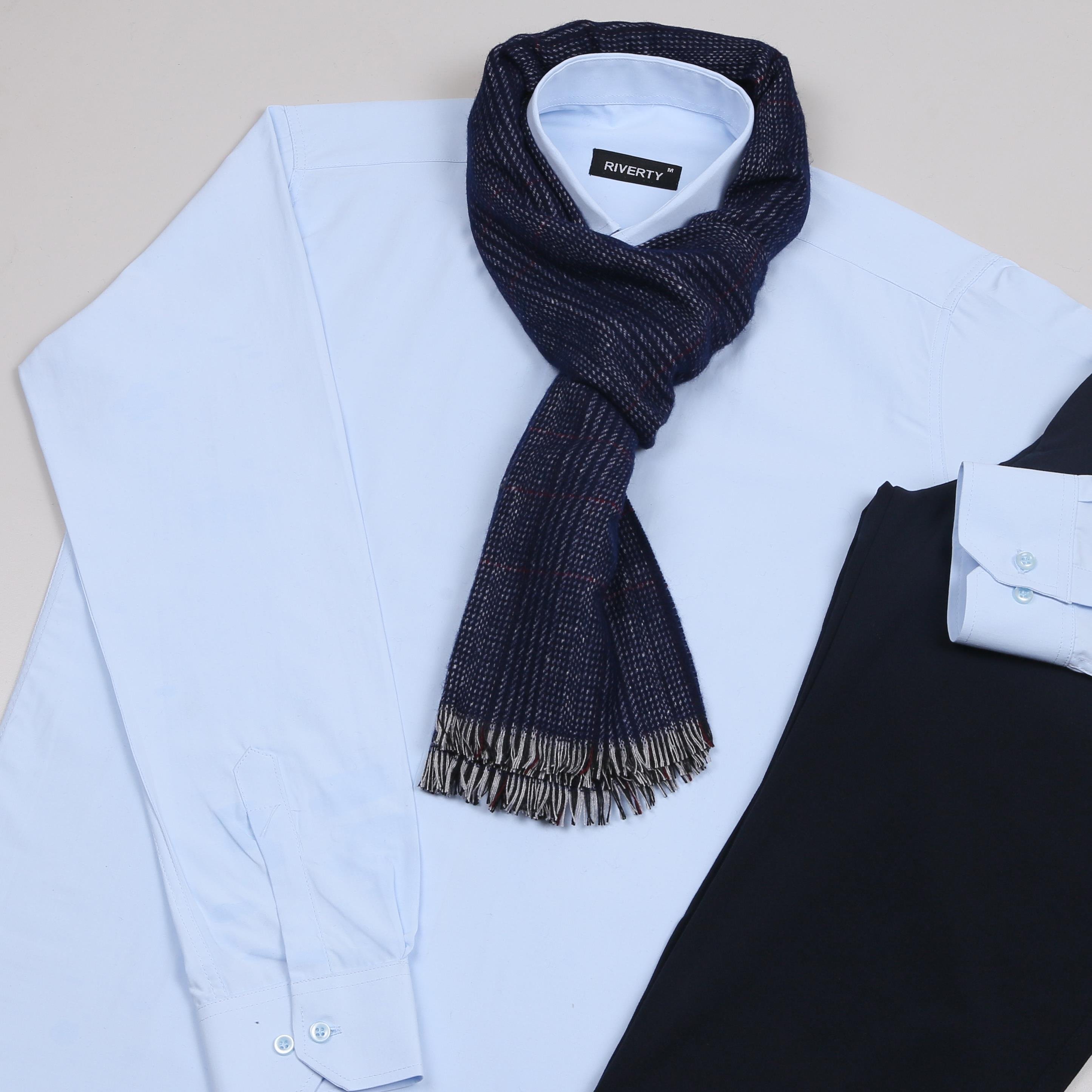 Mavi Gömlek Lacivert Kumaş Pantolon Atkı Ayakkabı  Kombin