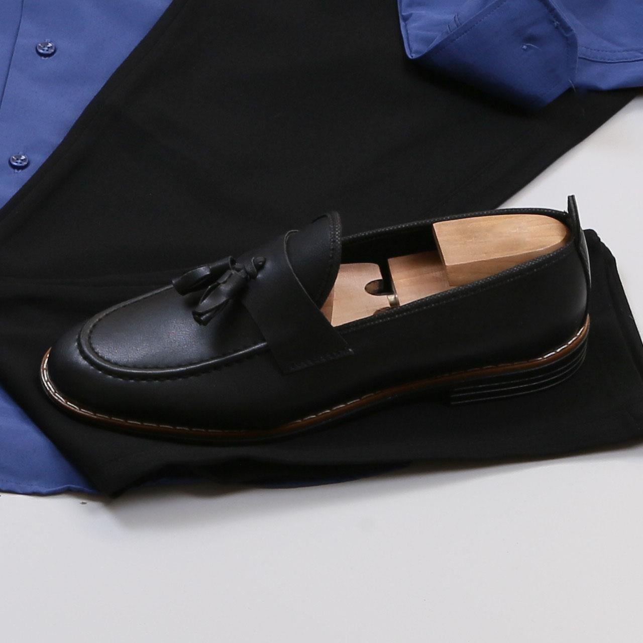 Mavi Gömlek Siyah Pantolon Ayakkabı Kombin