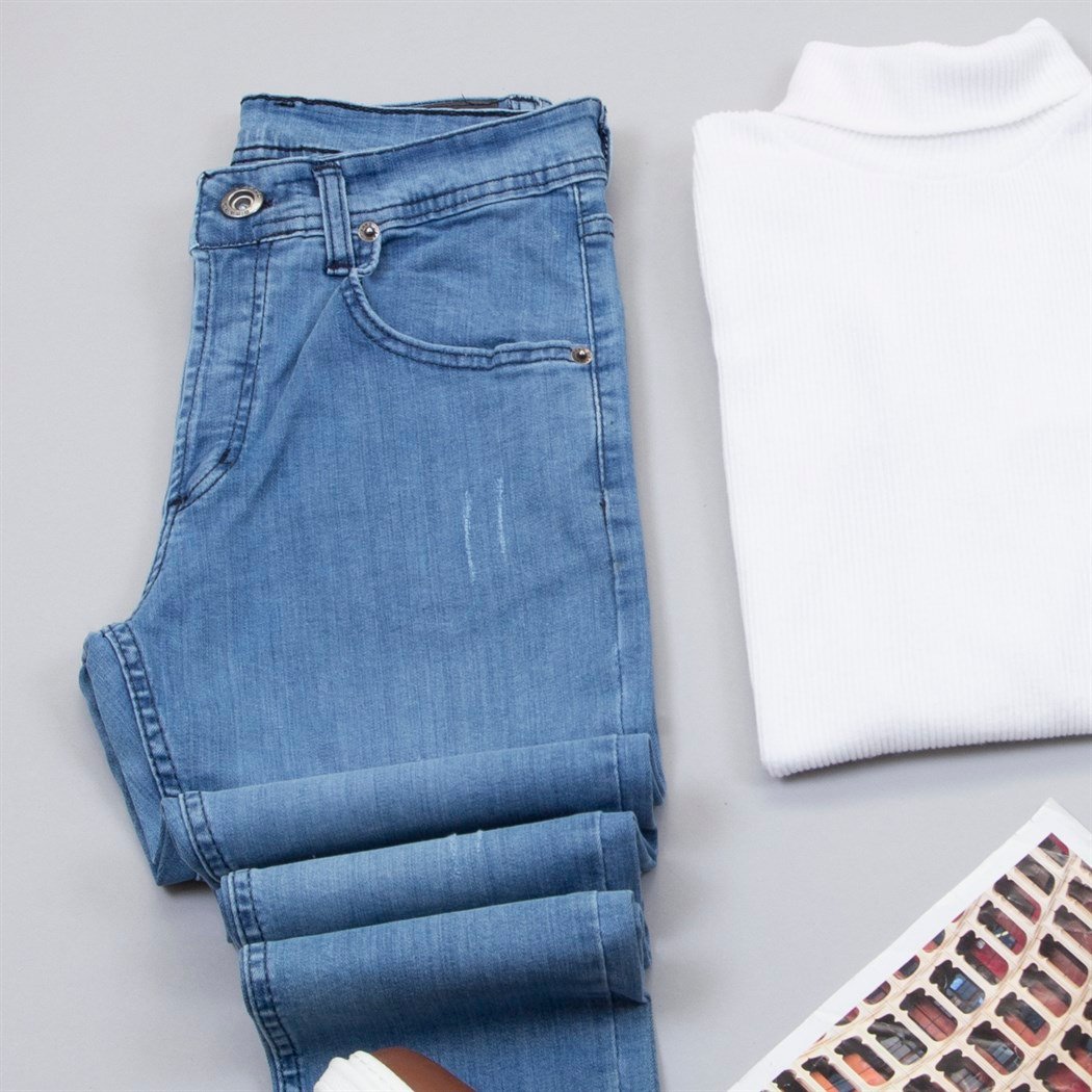 Mavi Kot Ceket Tişört Pantolon Ayakkabı Kombin