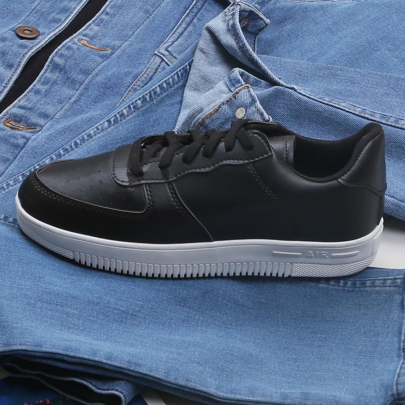 Mavi Kot Ceket Tişört Pantolon Ayakkabı Kombin