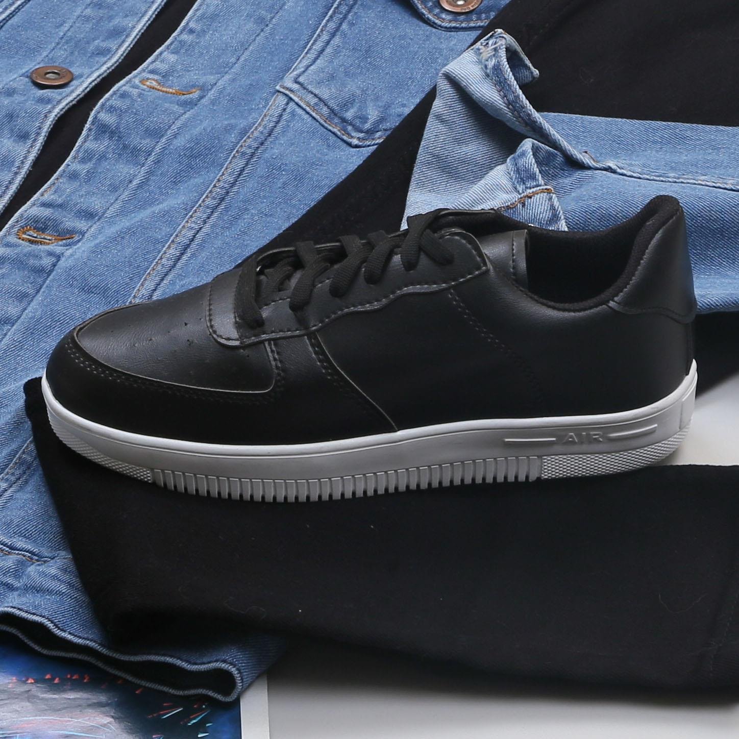 Mavi Kot Ceket Tişört Pantolon Ayakkabı Kombin