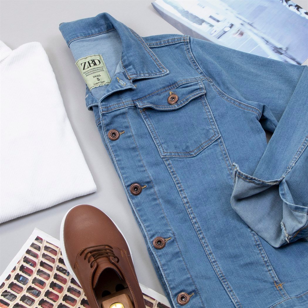 Mavi Kot Ceket Tişört Pantolon Ayakkabı Kombin