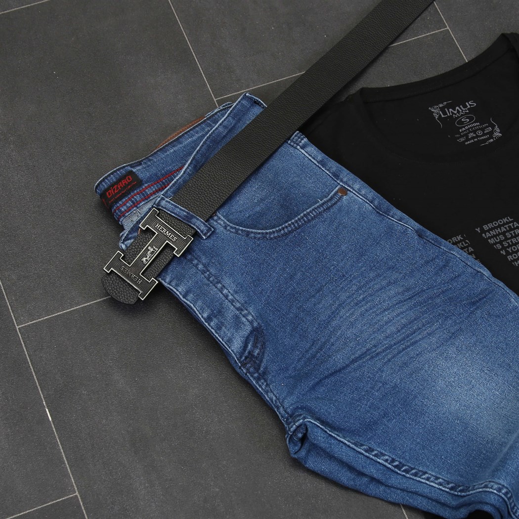 Mavi Kot Pantolon Siyah Tshirt Ayakkabı Kombini