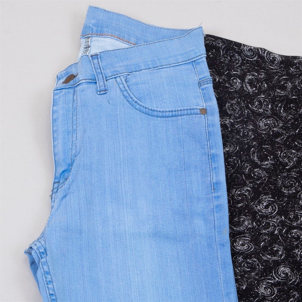 Mavi Kot Şort Baskılı Gömlek Ayakkabı Kombin