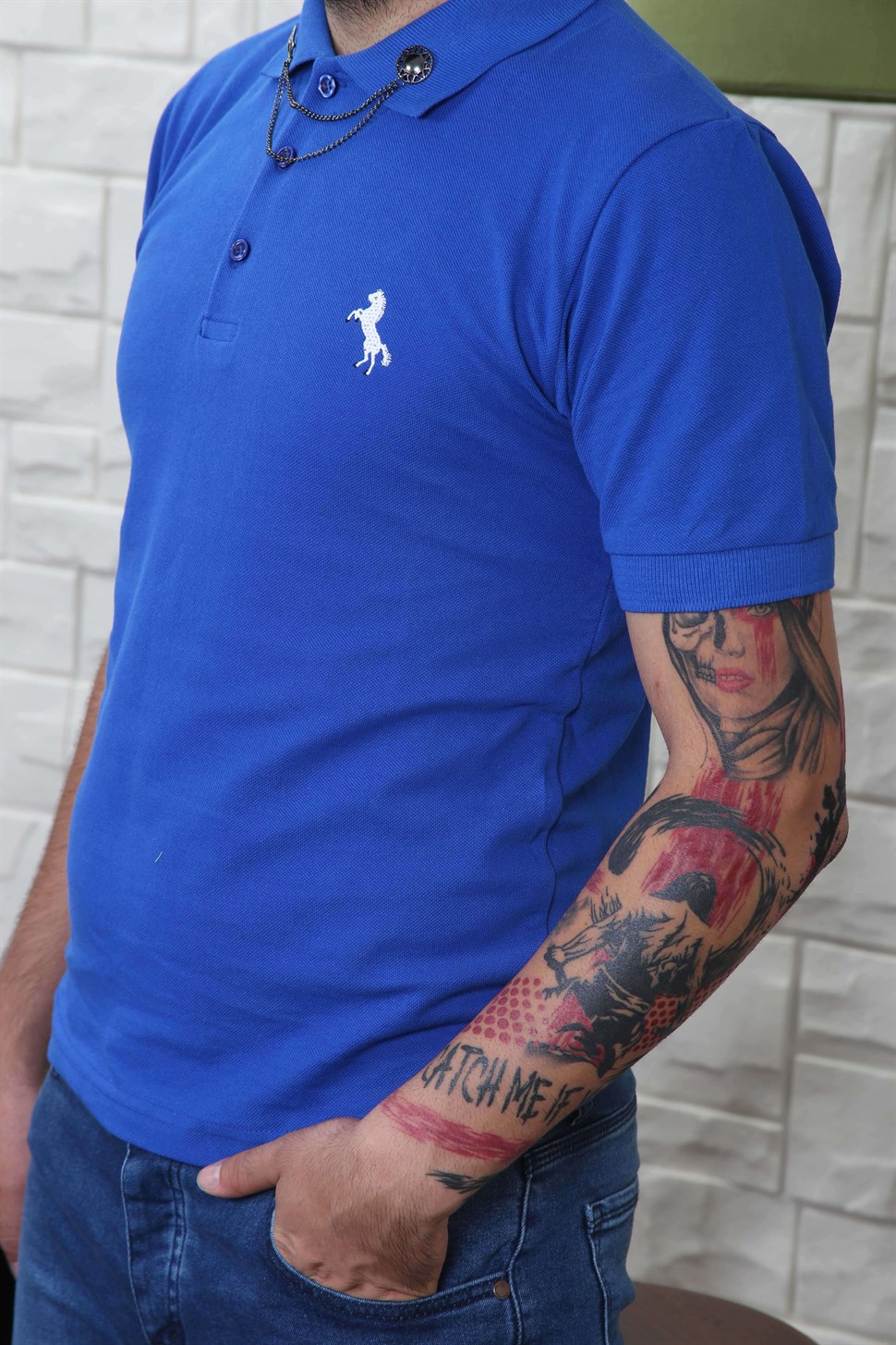 Mavi Kot Tshirt Ayakkabı Kombini