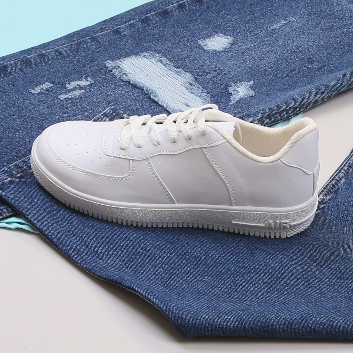 Mavi Oversize Tişört Pantolon Ayakkabı Kombin