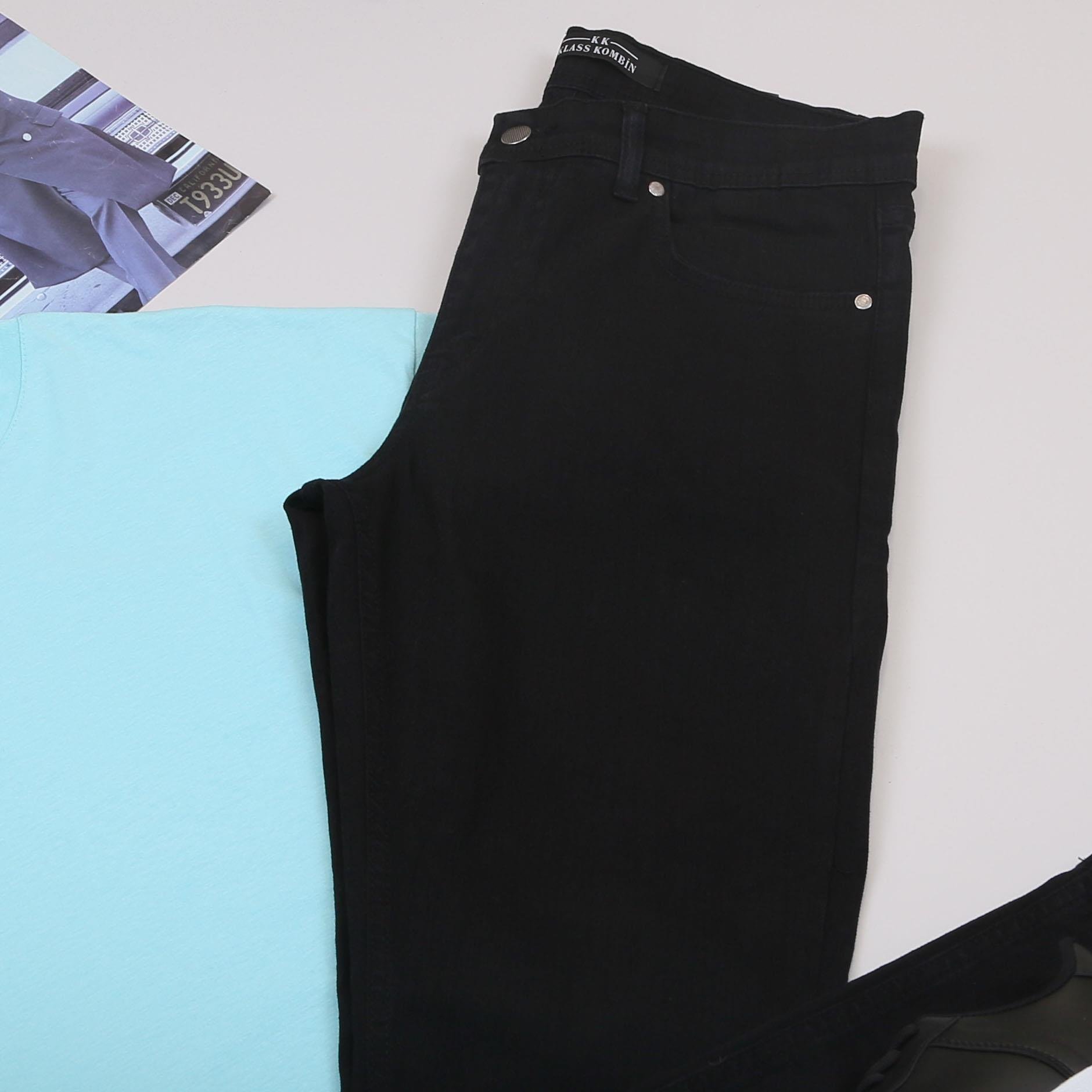 Mavi Oversize Tişört Pantolon Ayakkabı Kombin