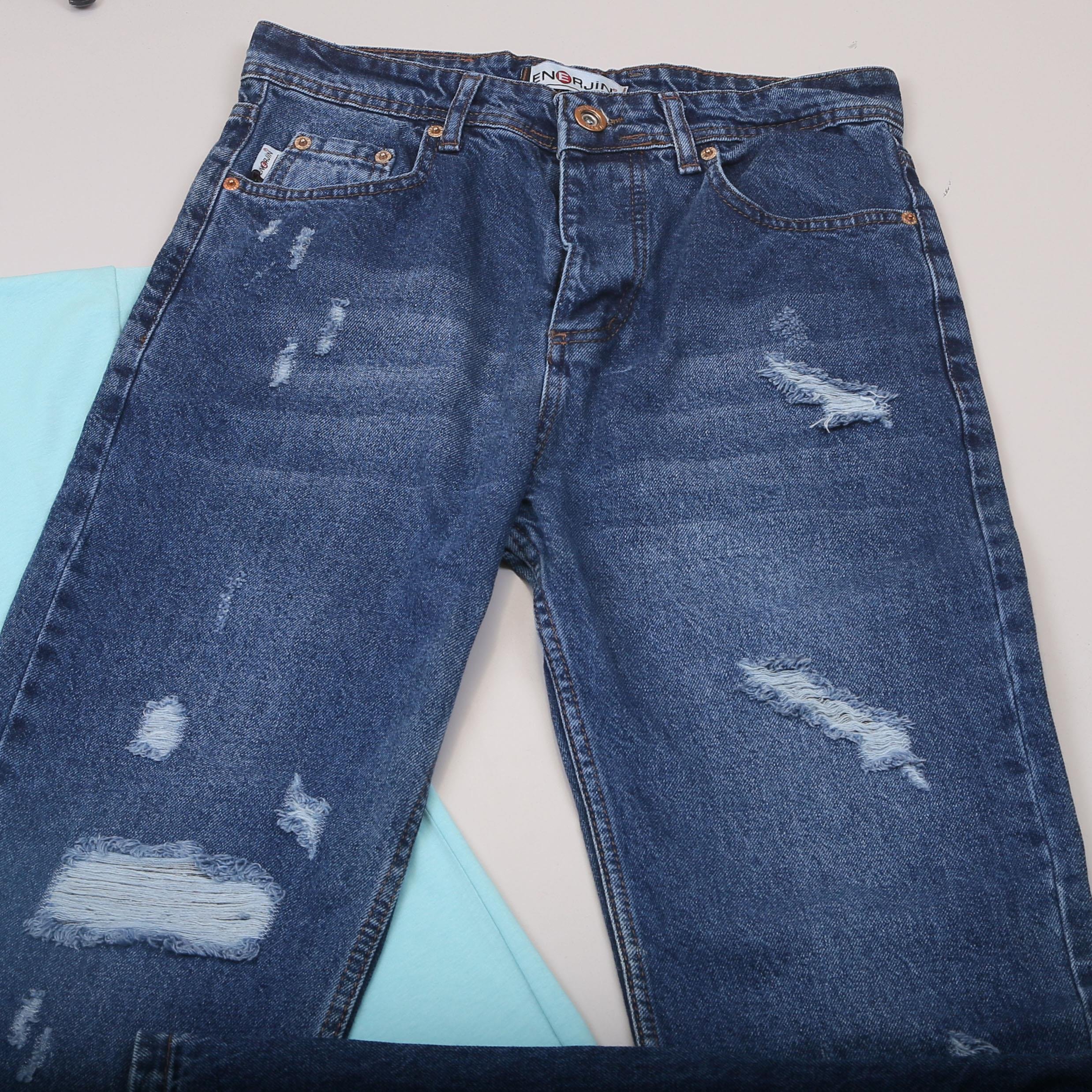 Mavi Oversize Tişört Pantolon Ayakkabı Kombin