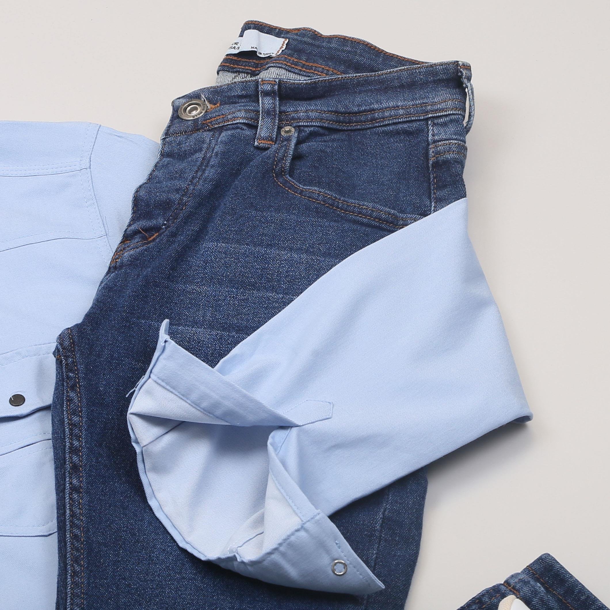 Mavi Pamuklu Kot Gömlek Tişört Pantolon Ayakkabı Kombin