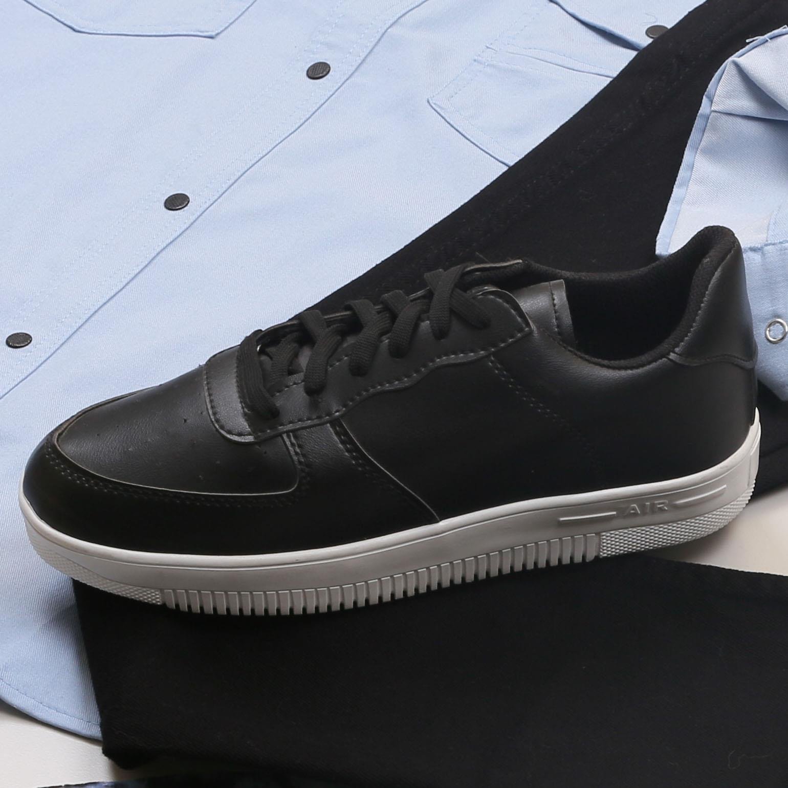 Mavi Pamuklu Kot Gömlek Tişört Pantolon Ayakkabı Kombin