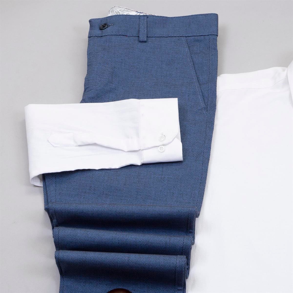 Mavi Pantolon Beyaz Gömlek Ayakkabı Kombin