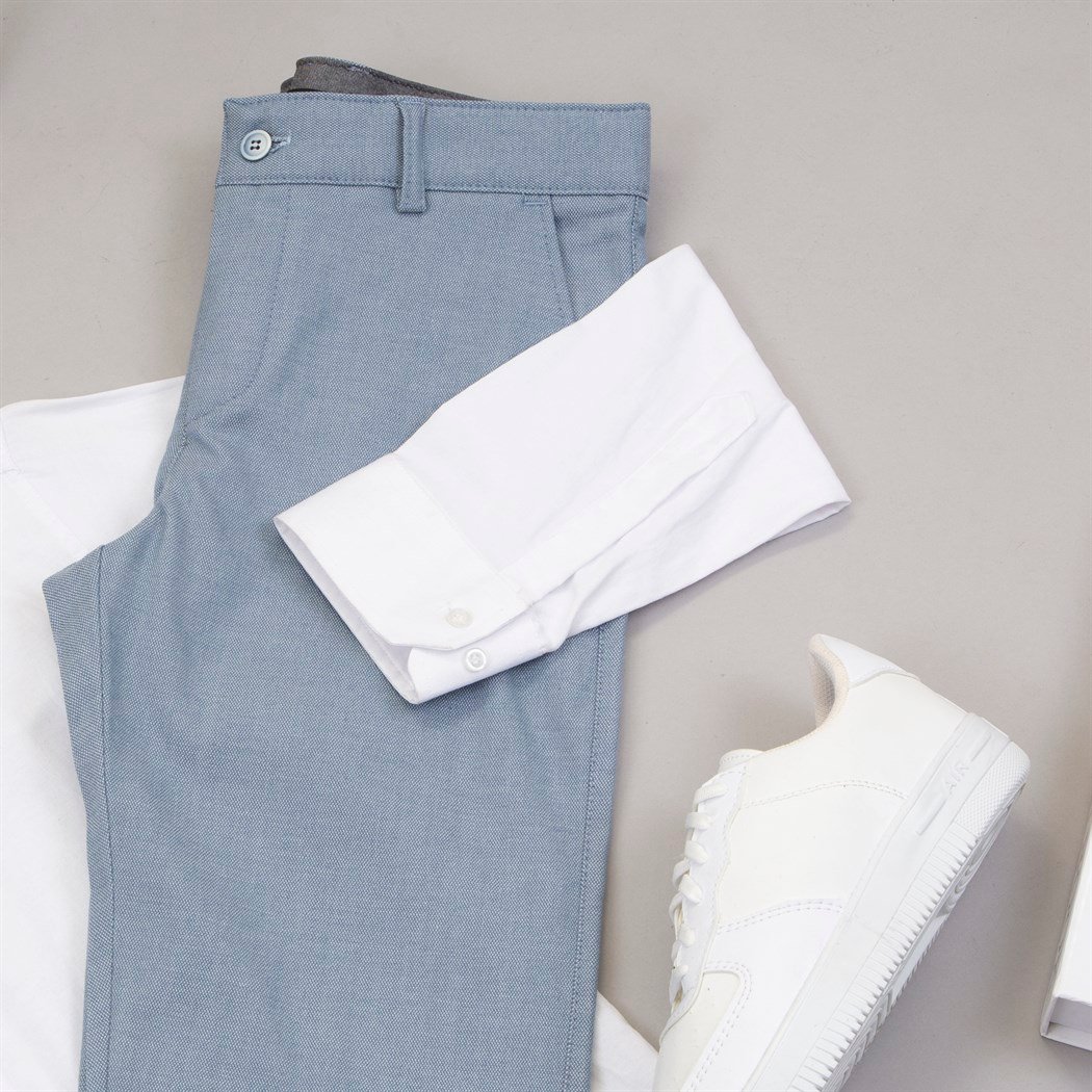 Mavi Pantolon Beyaz Gömlek Ayakkabı Kombin