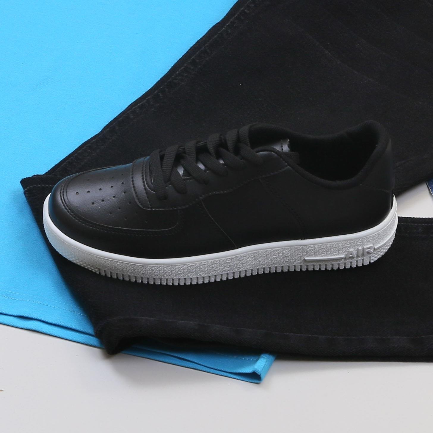 Mavi Polo Yaka Tişört Pantolon Ayakkabı Kombin