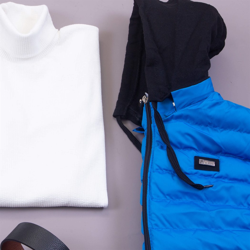 Mavi Şişme Yelek Kazak Pantolon Bot Kombin