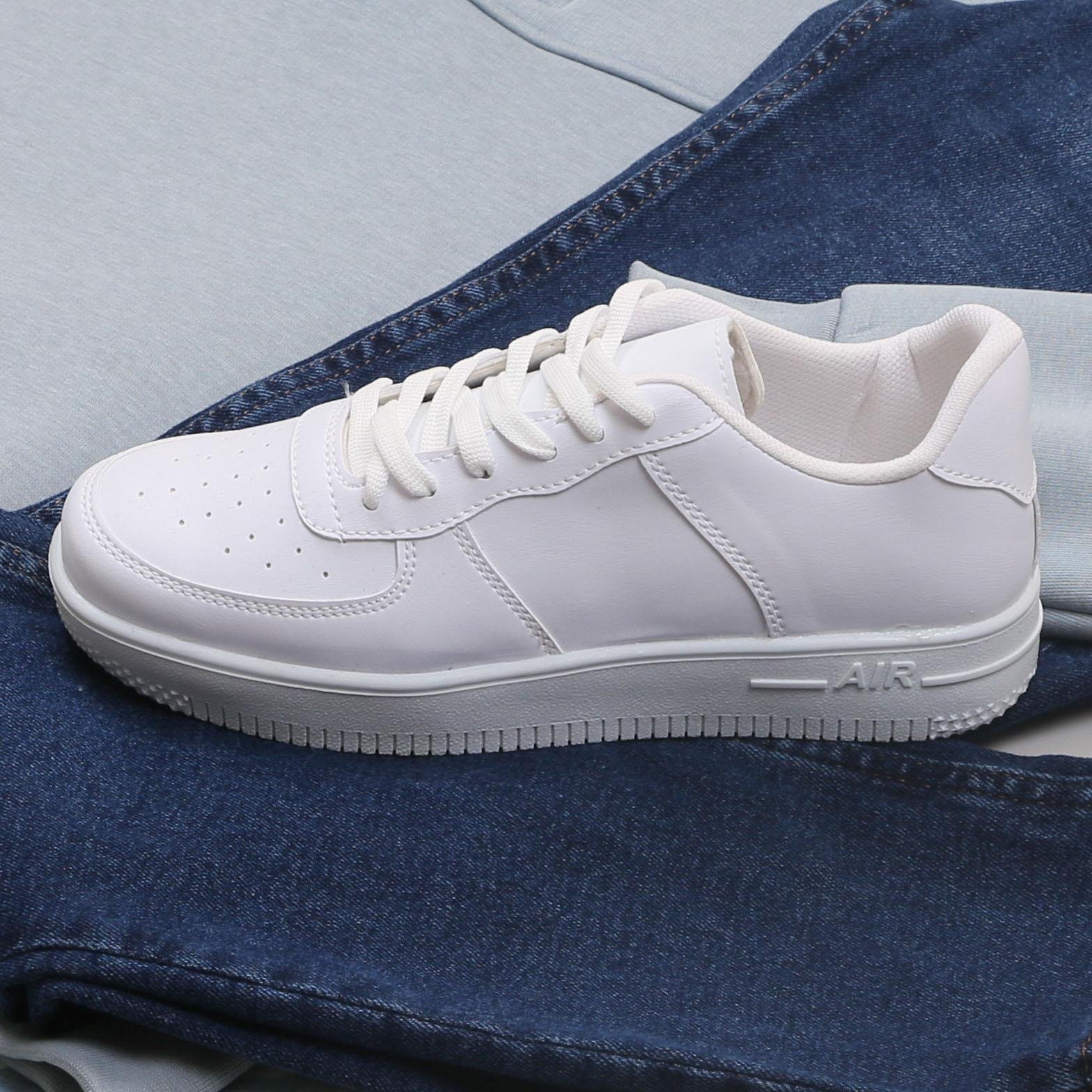 Mavi Sweat Pantolon Ayakkabı Kombin