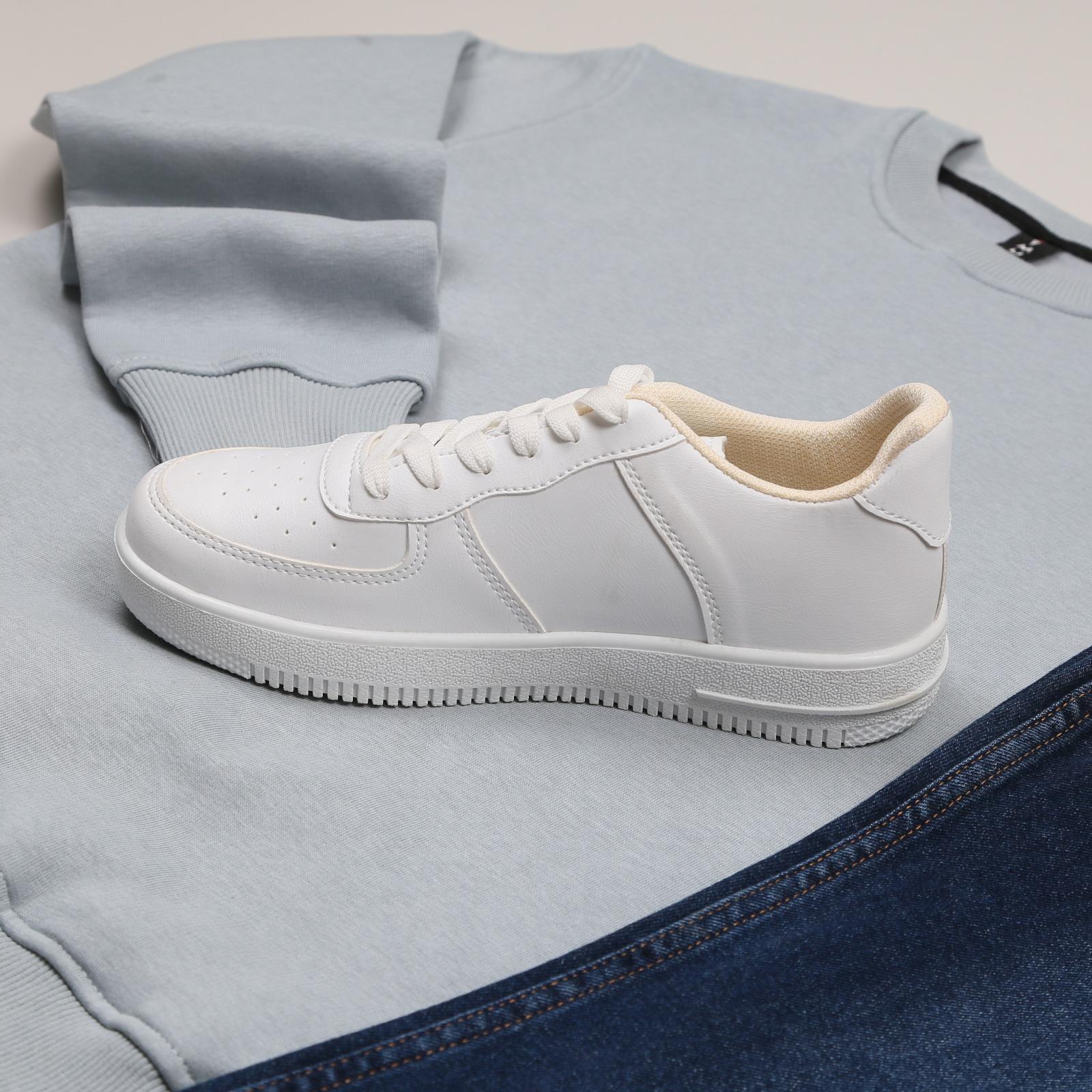 Mavi Sweatshirt Lacivert Kot Ayakkabı  Kombini