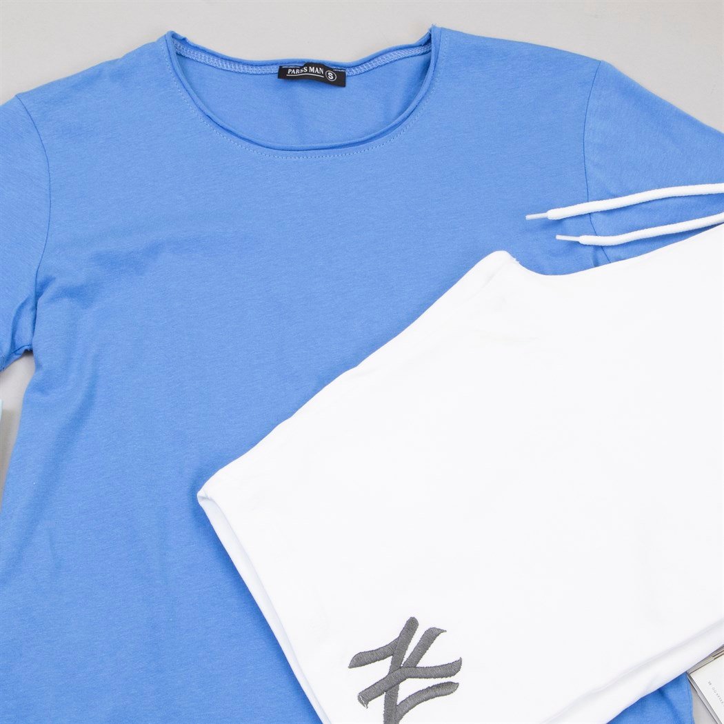 Mavi Tişört Beyaz Penye Şort Kombin