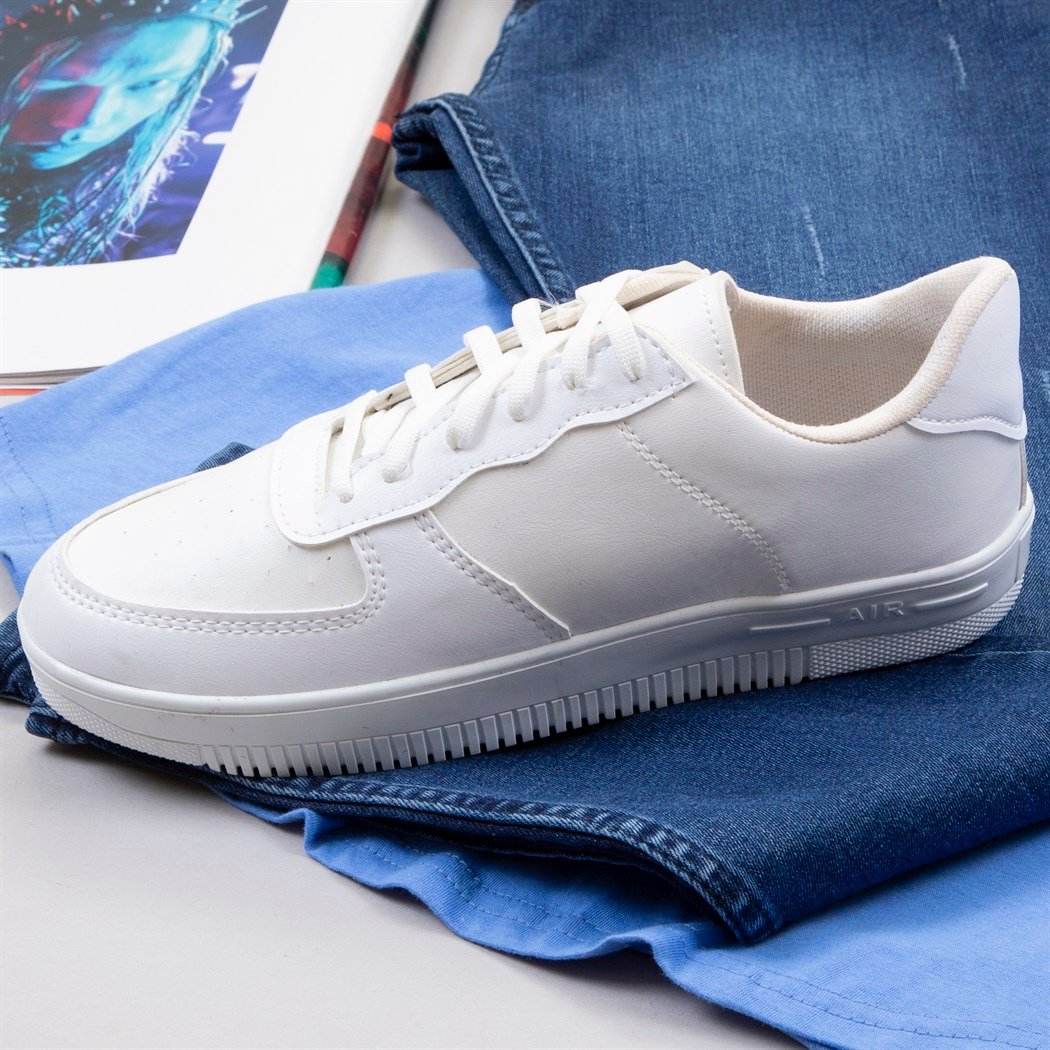 Mavi Tişört Pantolon Ayakkabı Kombin