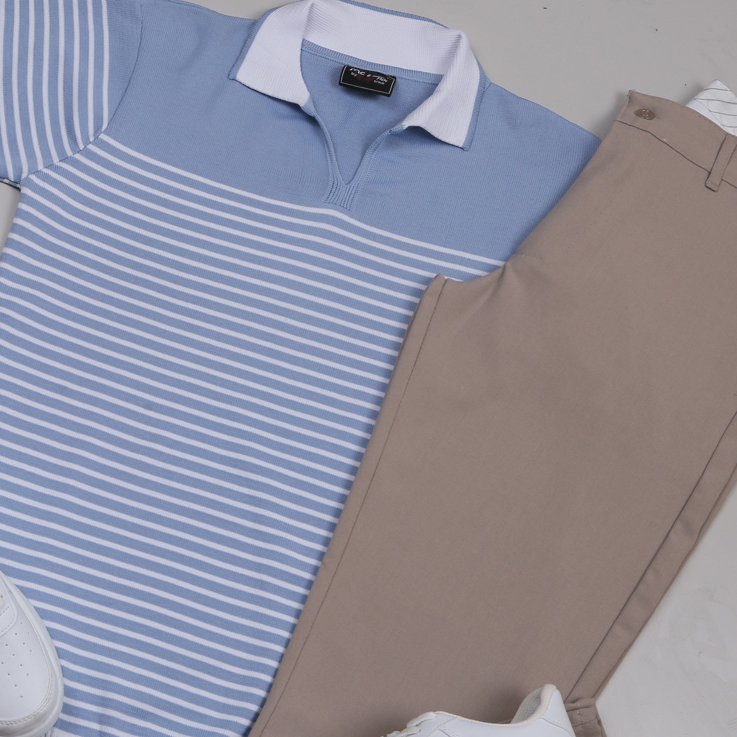 Mavi Triko Polo Yaka Tişört Bej  Kumaş  Pantolon Ayakkabı Kombin