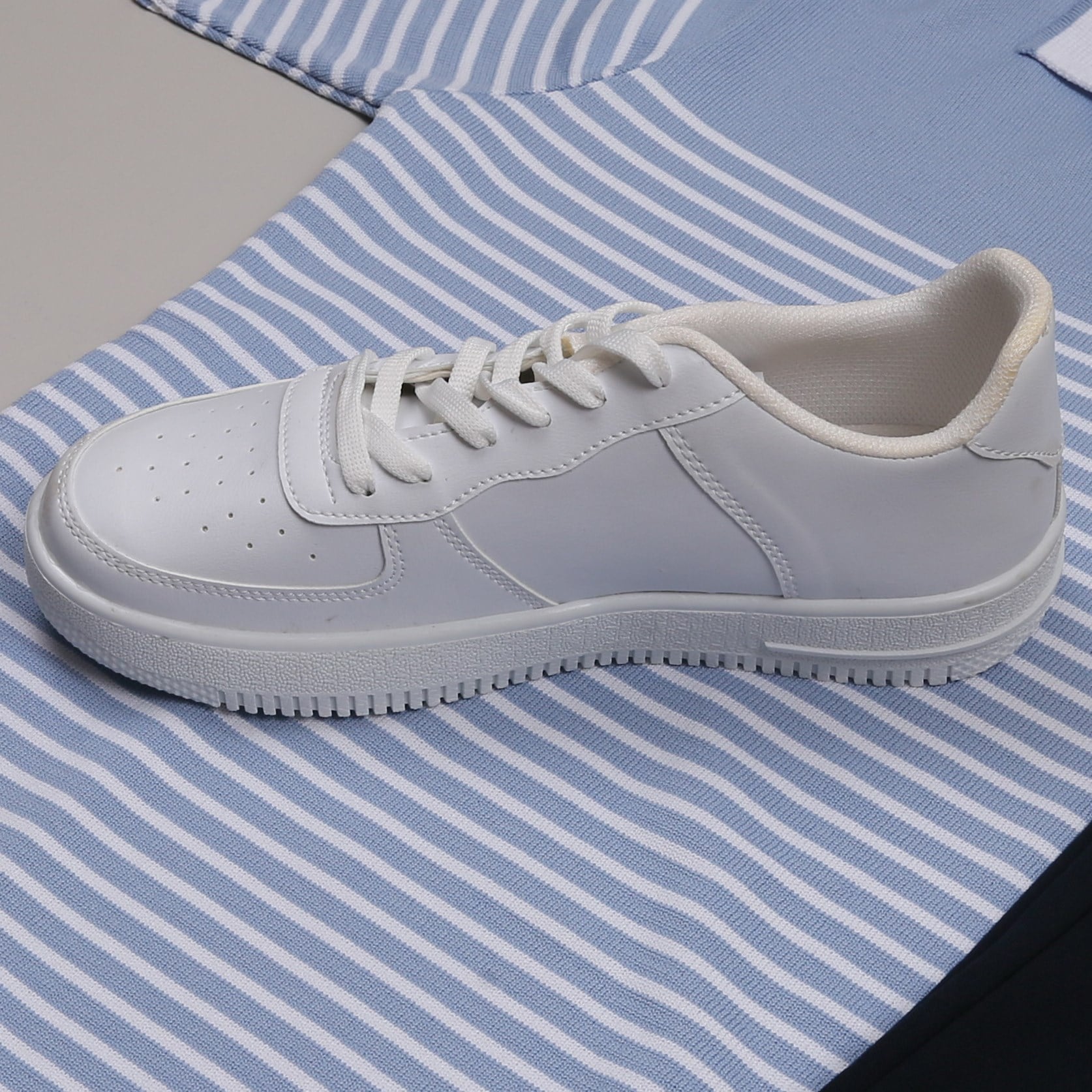 Mavi Triko Polo Yaka Tişört Lacivert Kumaş  Pantolon Ayakkabı Kombin