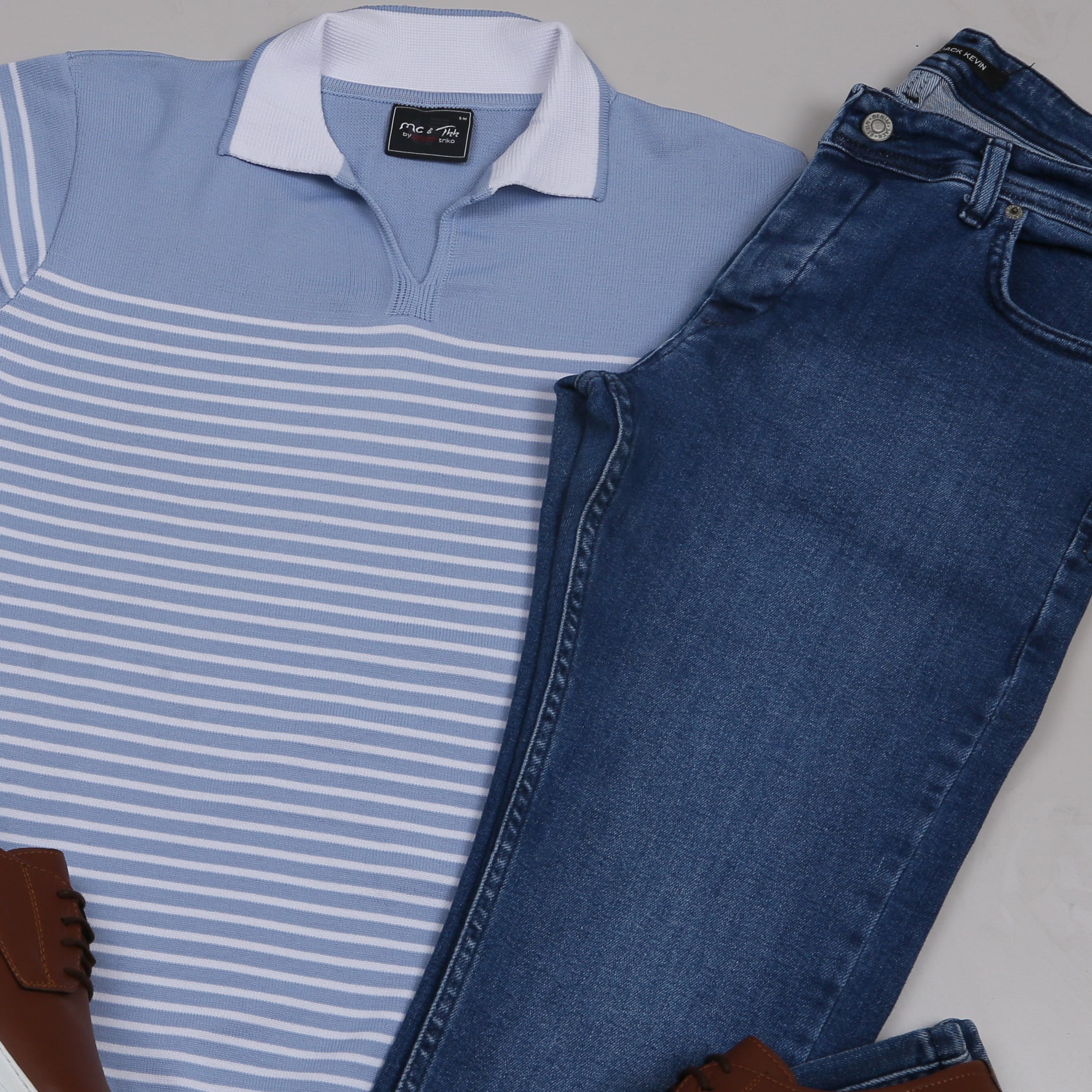 Mavi Triko Polo Yaka Tişört Lacivert pantolon ayakkabı Kombin