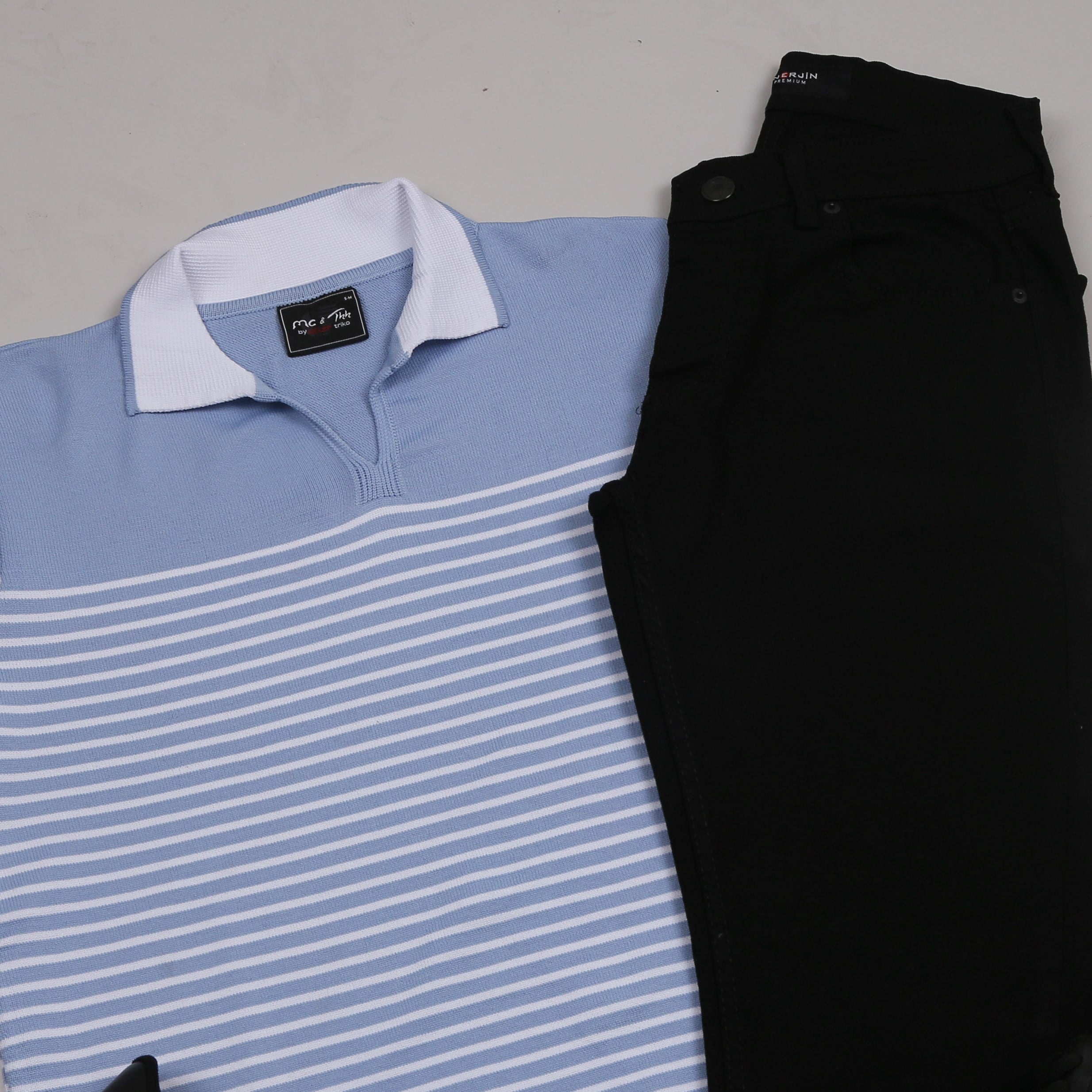 Mavi Triko Polo Yaka Tişört Siyah kot  pantolon Ayakkabı Kombin