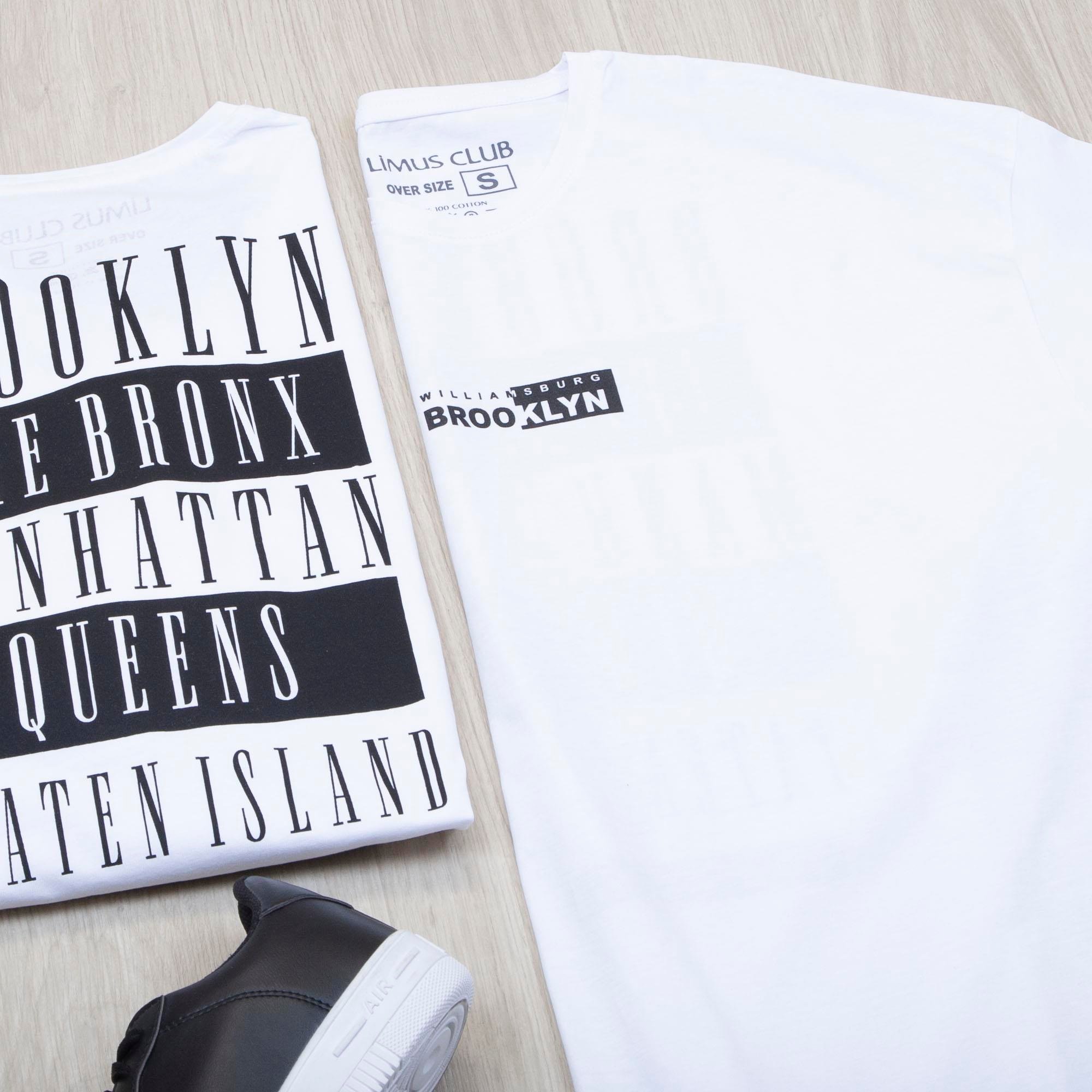 Ön ve Arka Baskılı Beyaz Oversize Tişört Pantolon Ayakkabı Kombin