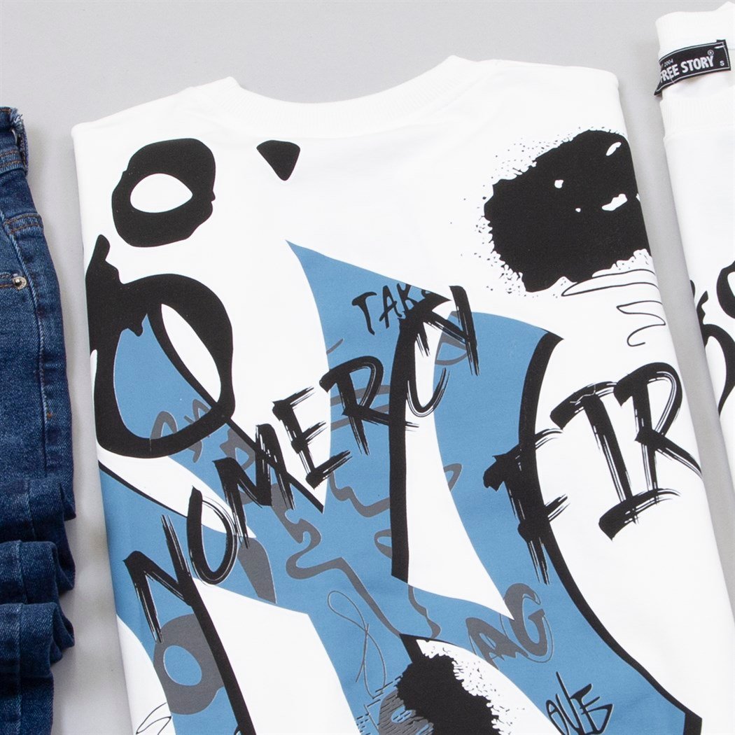 Ön ve Arka Baskılı Beyaz Sweat Pantolon Ayakkabı Kombin