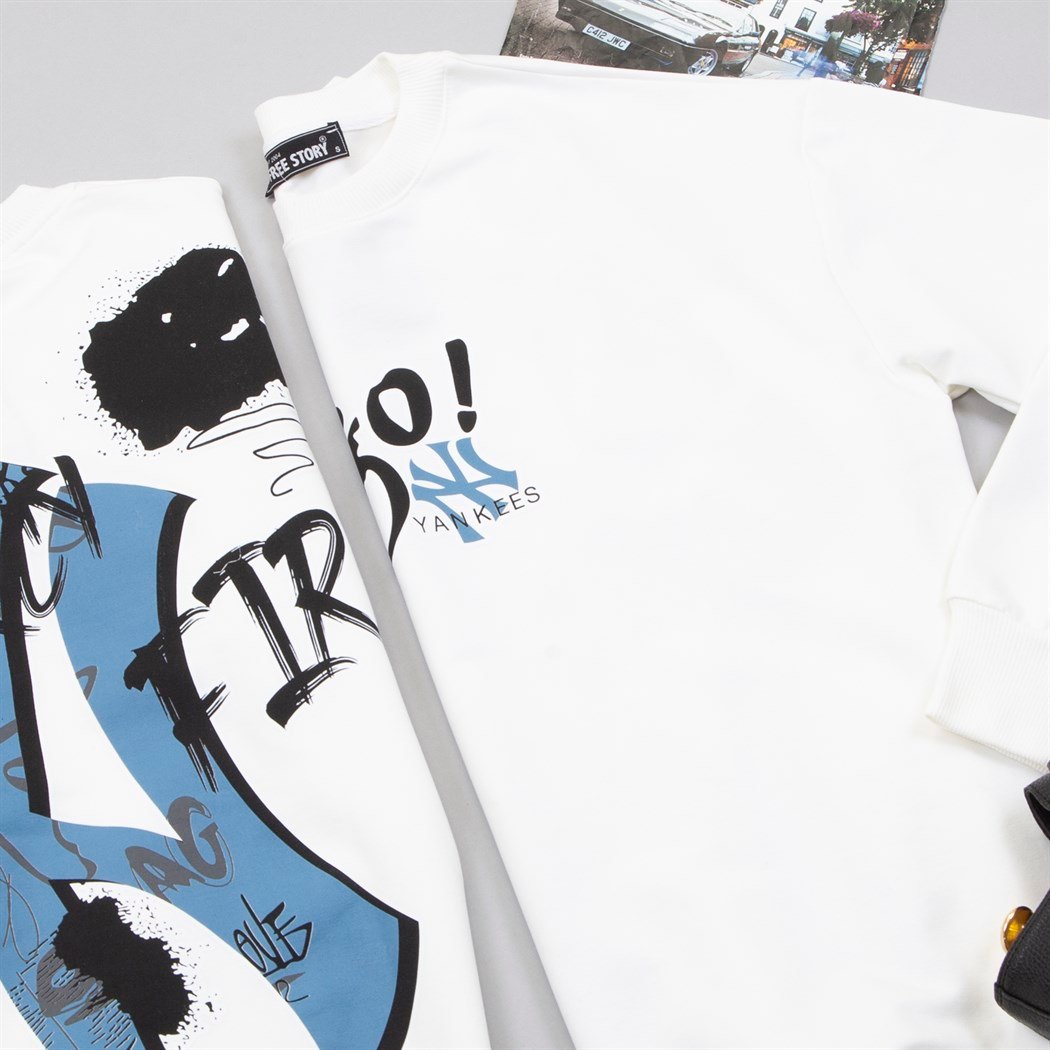 Ön ve Arka Baskılı Beyaz Sweat Pantolon Ayakkabı Kombin