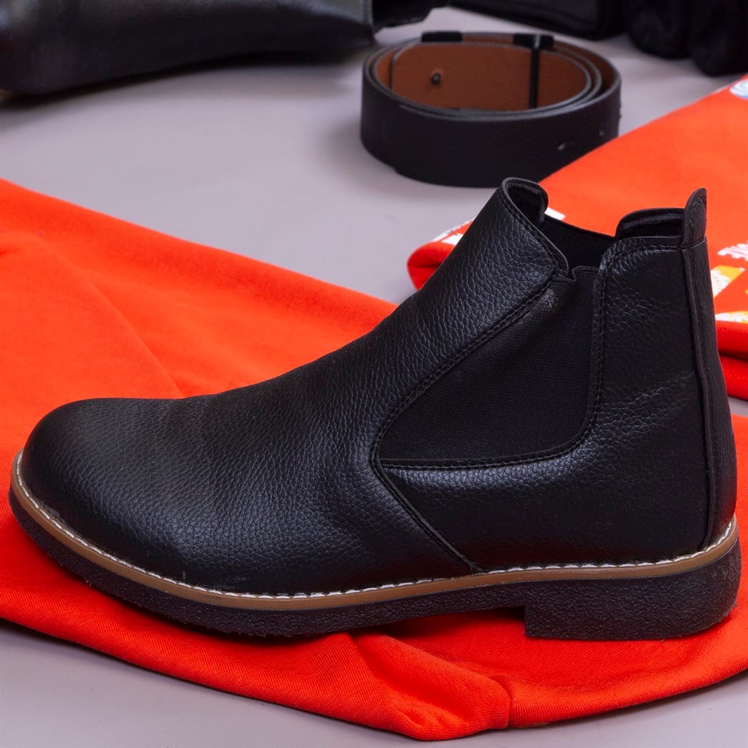 Ön ve Arka Baskılı Sweat Pantolon Bot Kombin