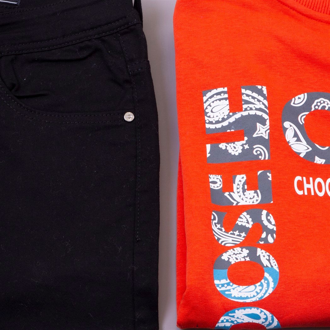 Ön ve Arka Baskılı Sweat Pantolon Bot Kombin