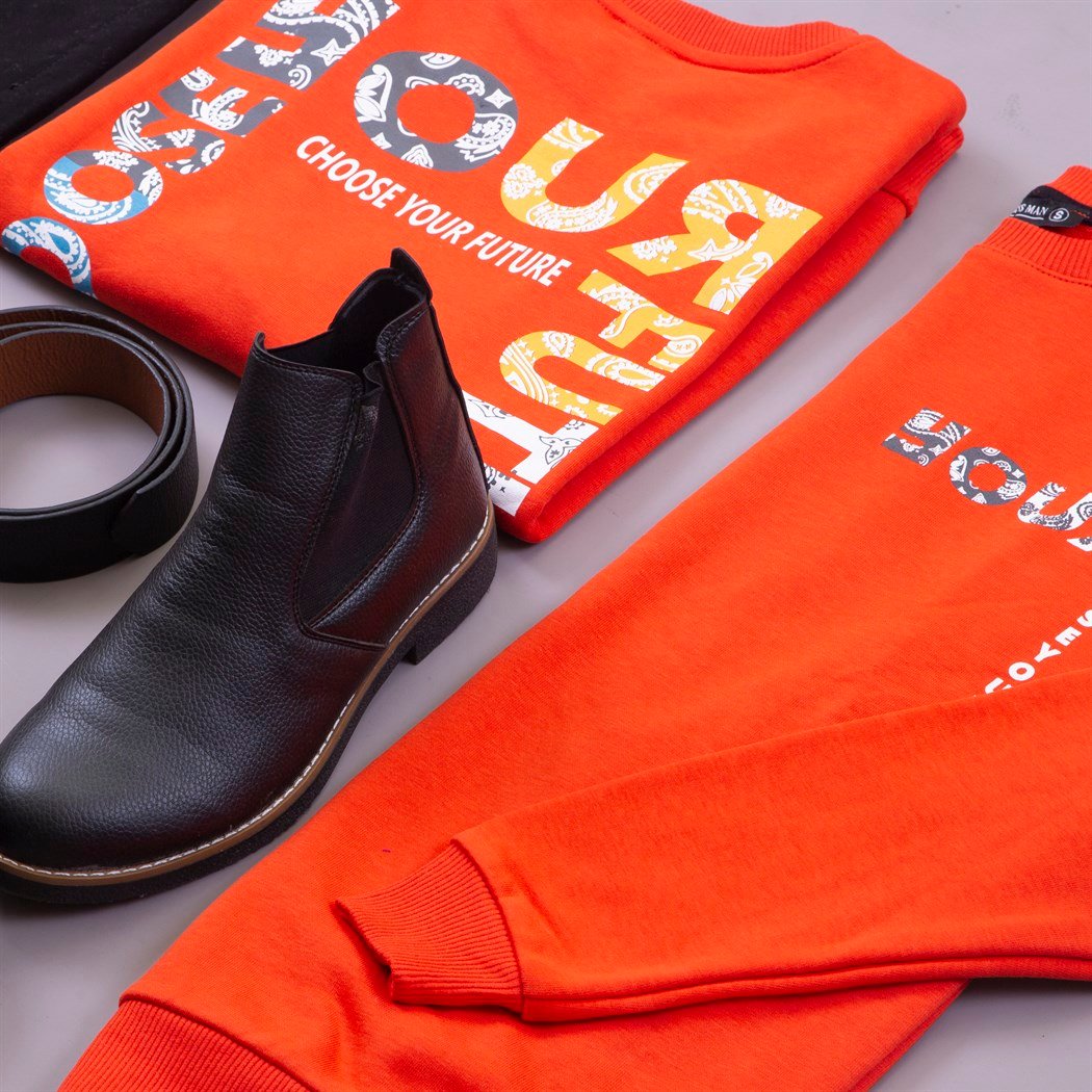 Ön ve Arka Baskılı Sweat Pantolon Bot Kombin