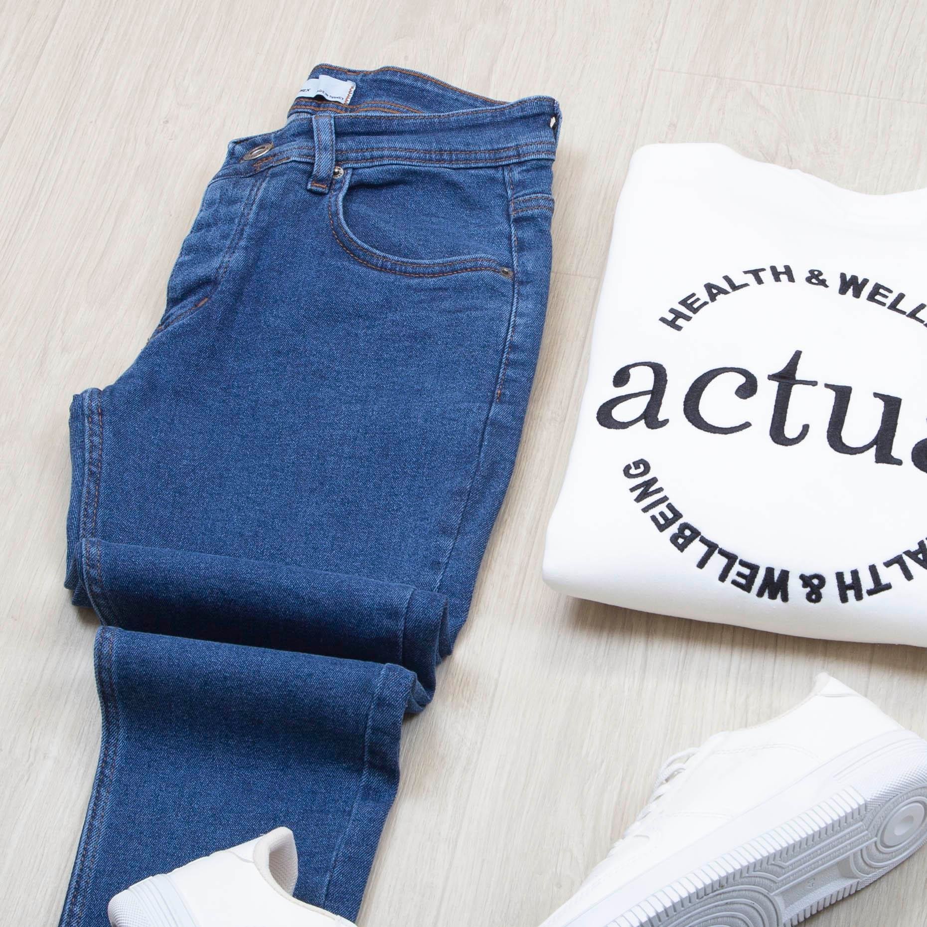 Ön ve Arka Yazı Detaylı Beyaz Sweat Pantolon Ayakkabı Kombin