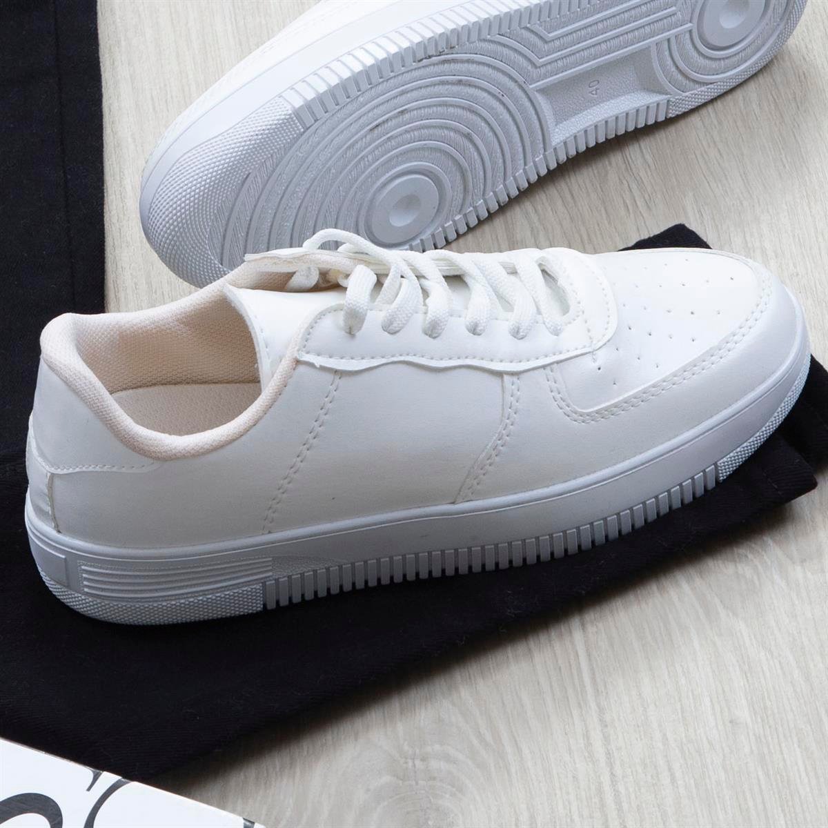 Orta Mavi Kot Ceket Tişört Pantolon Ayakkabı Kombin