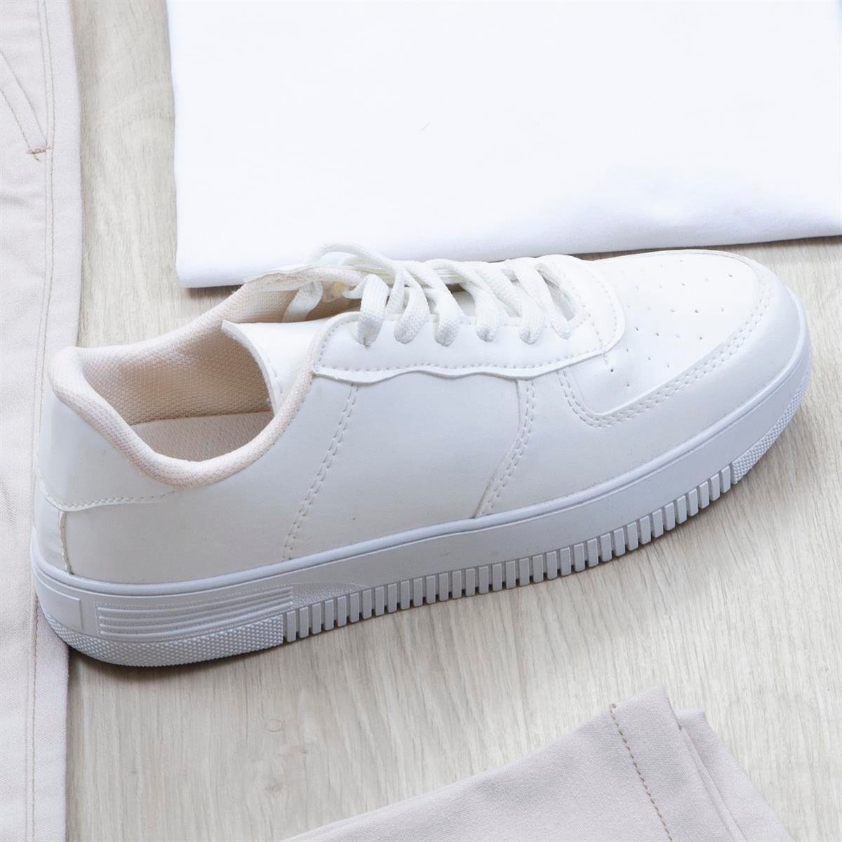 Orta Mavi Kot Ceket Tişört Pantolon Ayakkabı Kombin