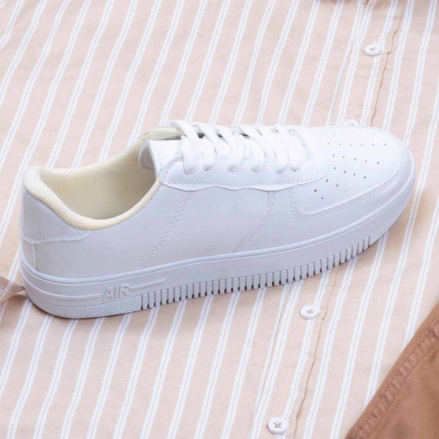 Oversize Bej Çizgili Gömlek Pantolon Ayakkabı Kombin