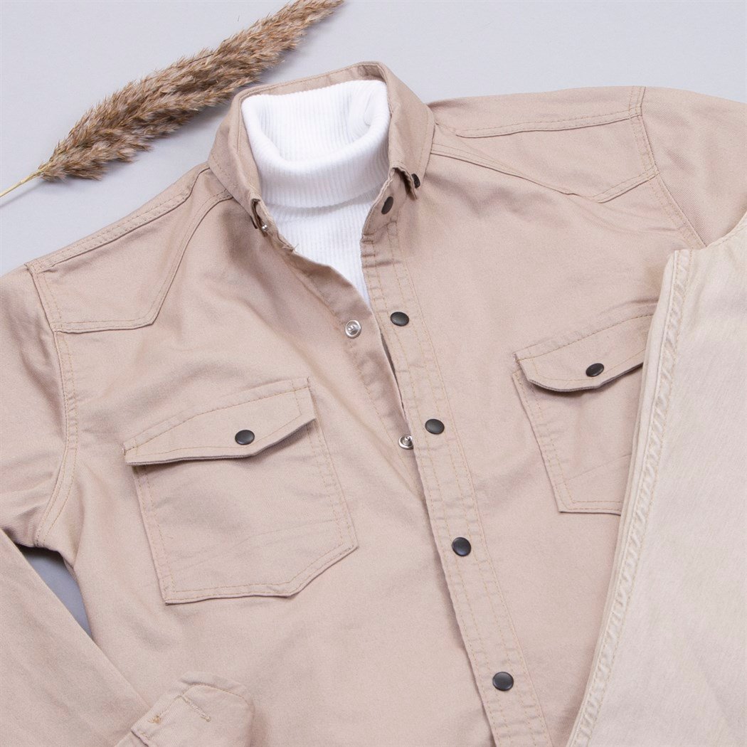 Pamuklu Bej Kot Gömlek Boğazlı Kazak Pantolon Ayakkabı Kombin