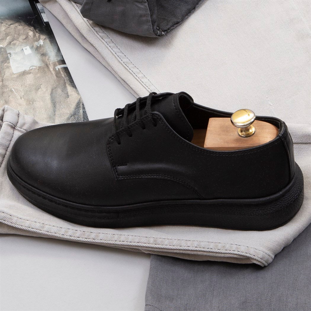 Pamuklu Gri Kot Gömlek Boğazlı Kazak Pantolon Ayakkabı Kombin