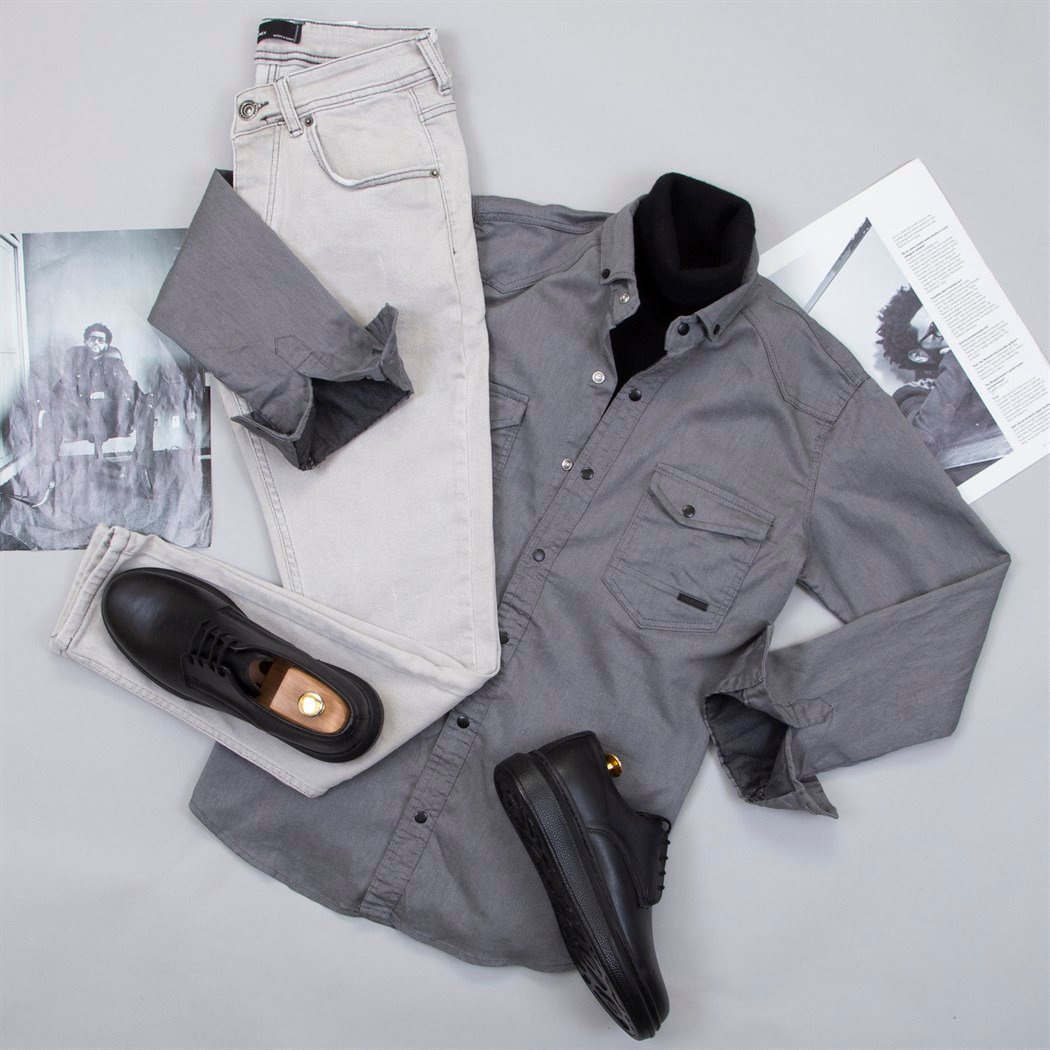 Pamuklu Gri Kot Gömlek Boğazlı Kazak Pantolon Ayakkabı Kombin